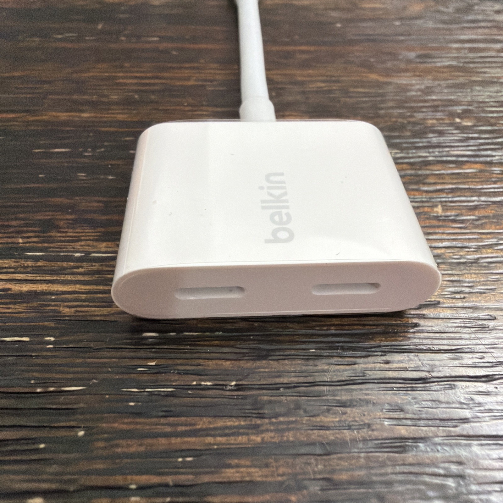 GENUINE Belkin Lightnng Audio + Charge RockStar for Apple White PREOWNED!