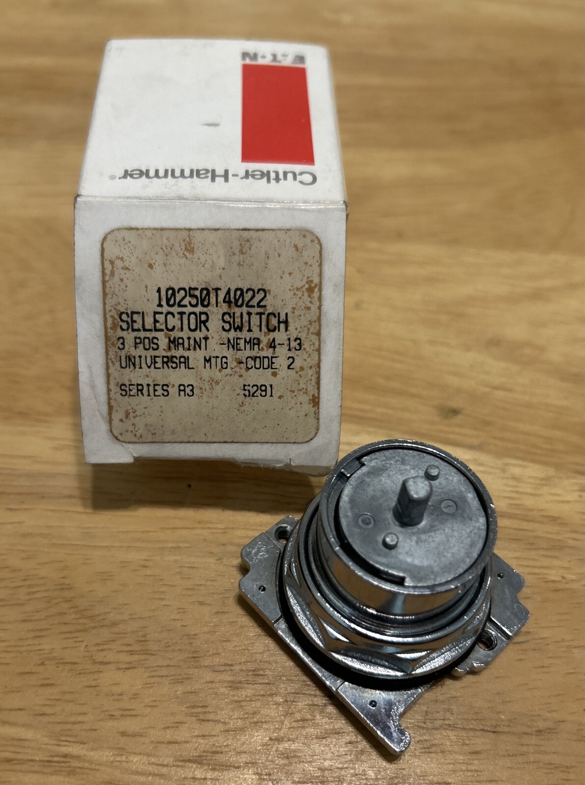 EATON CUTLER HAMMER 10250T4022 3 POSITION SELECTOR SWITCH