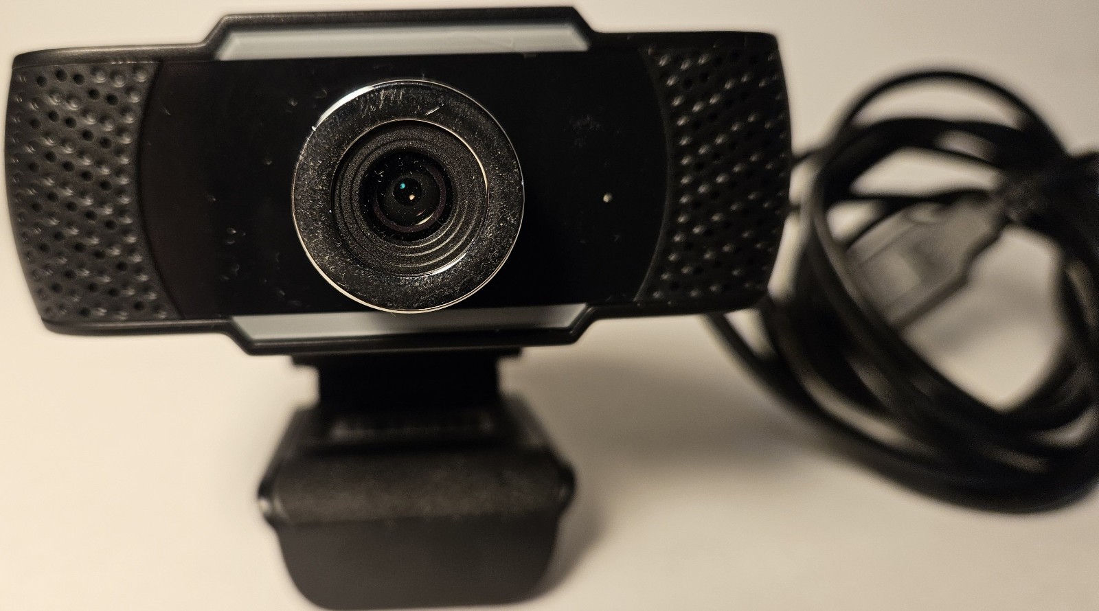 Adesso CyberTrack H4 1080p HD USB Webcam w/ Dual Microphone – Gently Used