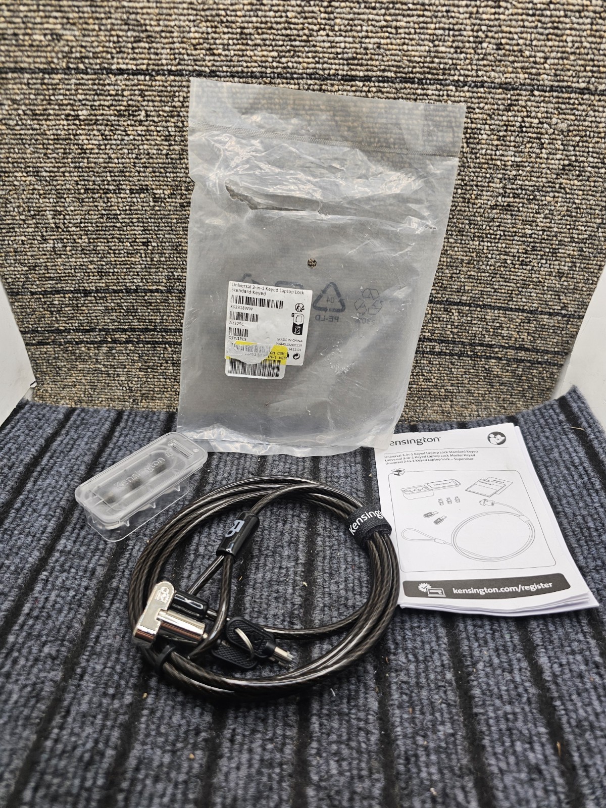 Kensington K62318WW Universal 3-in-1 Keyed Laptop Lock, Standard Keyed 6ft Cable