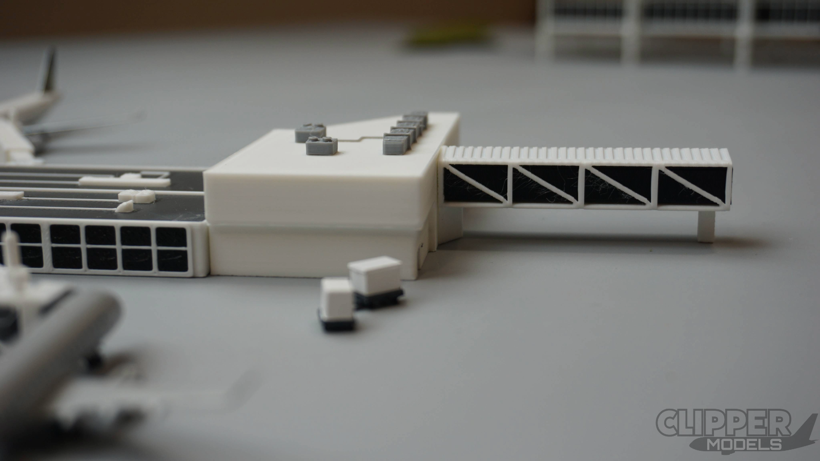 Regional Model Airport Building + Extension | 1:400 Scale | Clipper Models