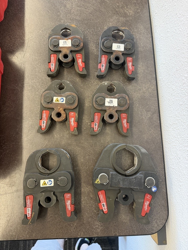 Milwaukee 18V FORCE LOGIC Press Tool Kit w/ 1/2" - 2" Jaws (6-Jaws) - 2922-22