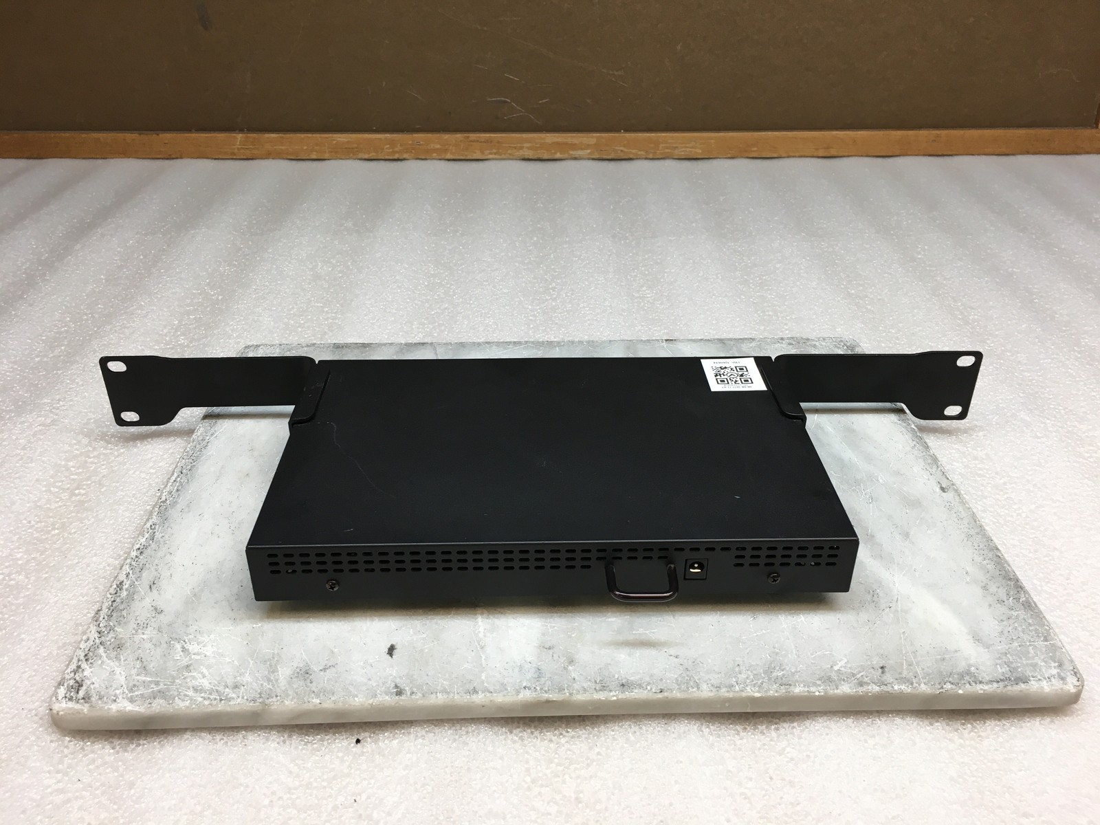 Ruckus Wireless ZoneDirector 1100 Wirelsess Controller w/ Rack Mountable Ears