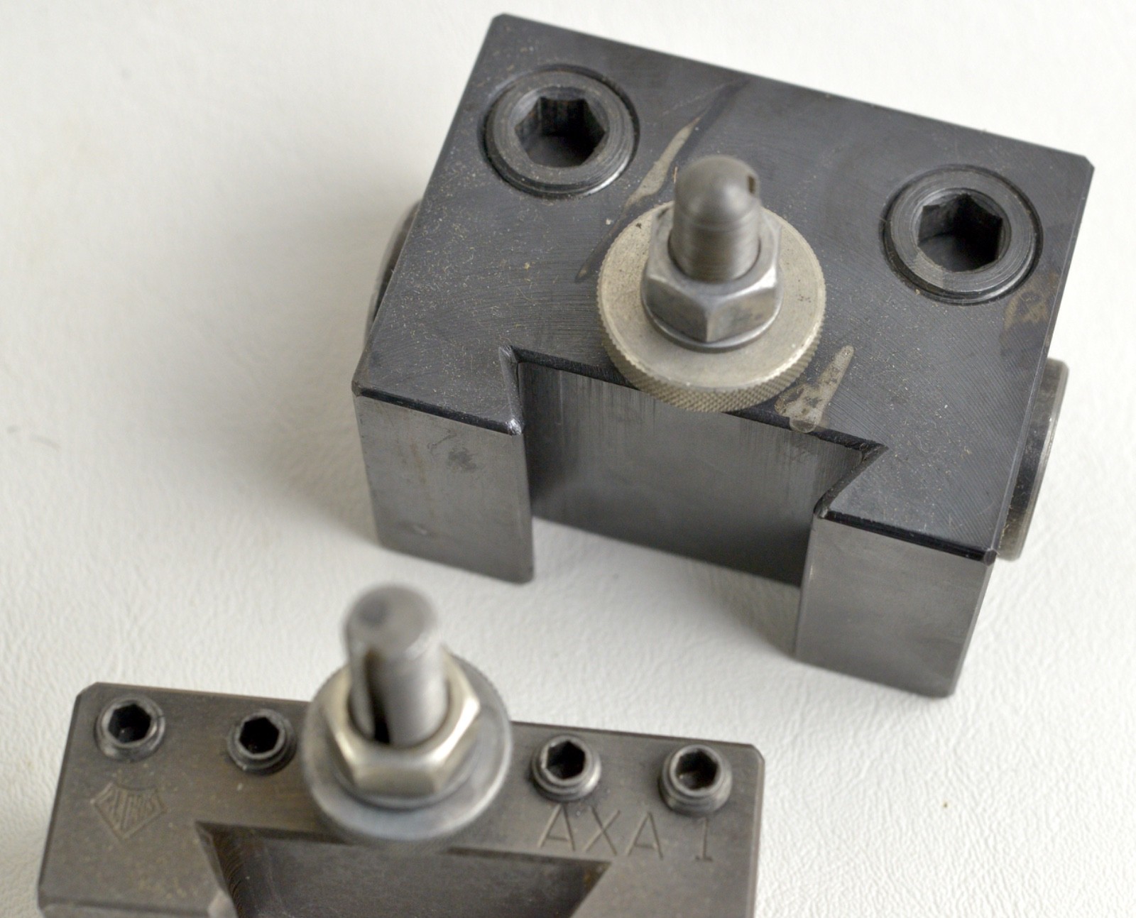 Aloris AXA Quick Change Tool Post Set – 7 holders