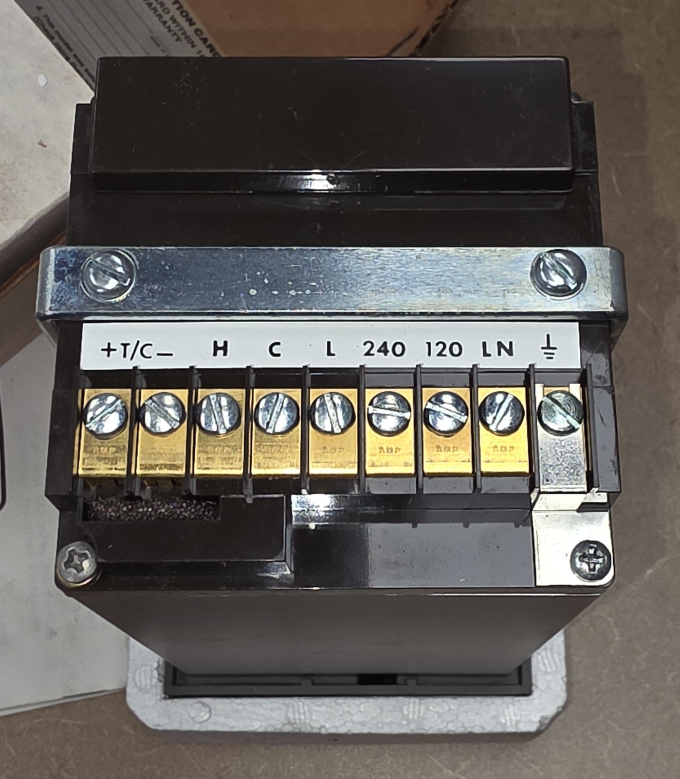 West Instruments 1402-0-0001 Analog Temperature/Process Control