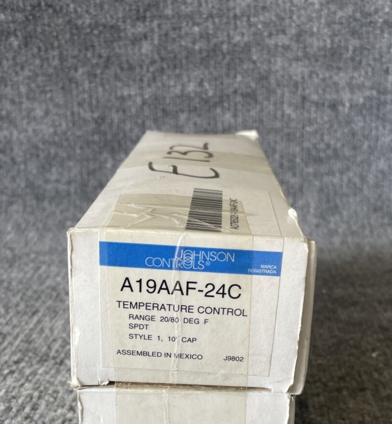 Johnson Controls A19AAF-24C Remote Bulb Temperature Control Thermostat New