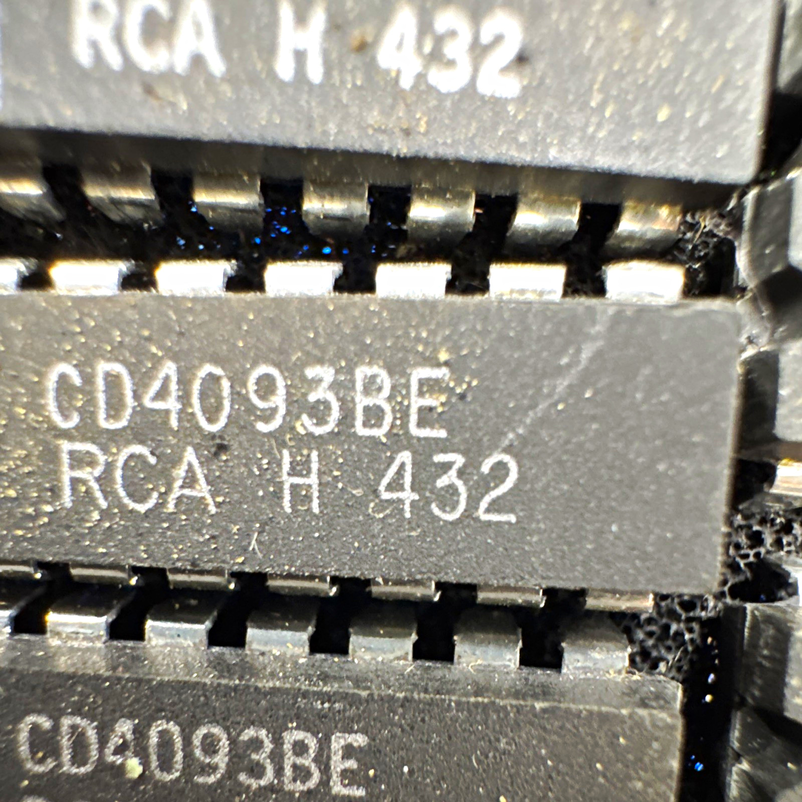 RCA CD4093BE CD4000 Series Schmitt Trigger NAND Gate IC DIP-14 /qty-34