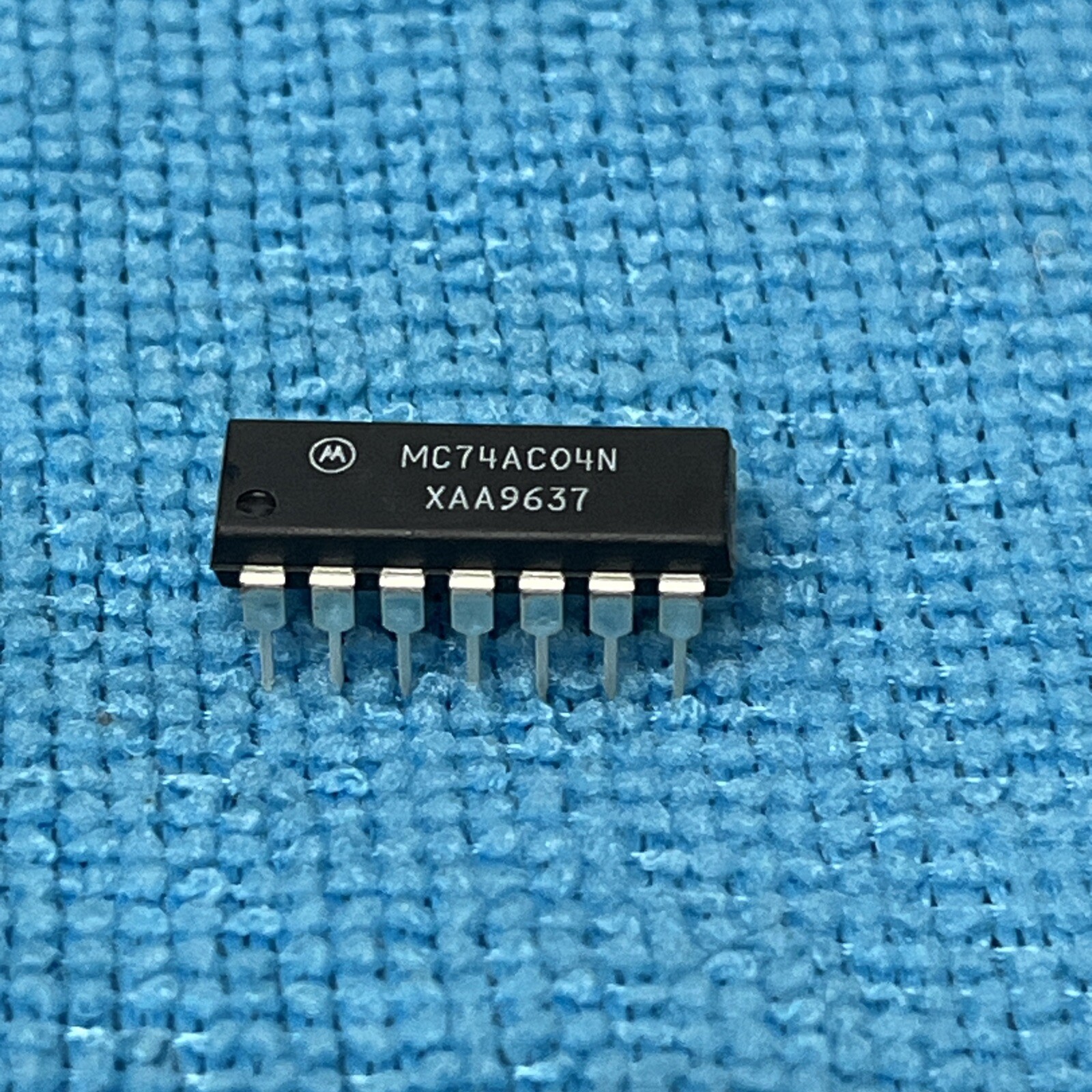 MOTOROLA ~ MC74AC04N ~ INVERTER 6-ELEM CMOS 14PDIP (LOT OF 10)