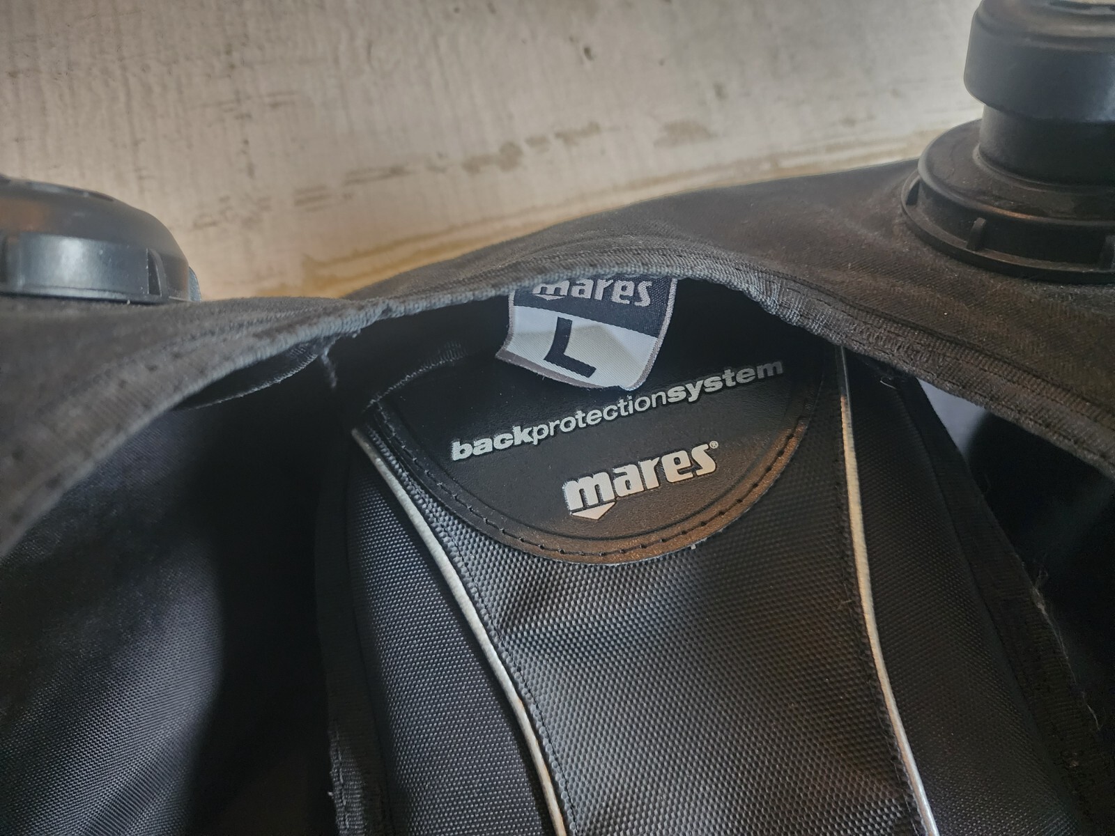 Mares V1 BCD - Large w/ Back Protection System