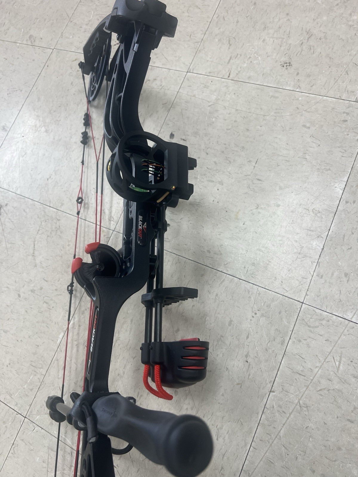BlackOut Compound Bow Package Ready to Hunt RH w/ Sight, Quiver, Stabilizer