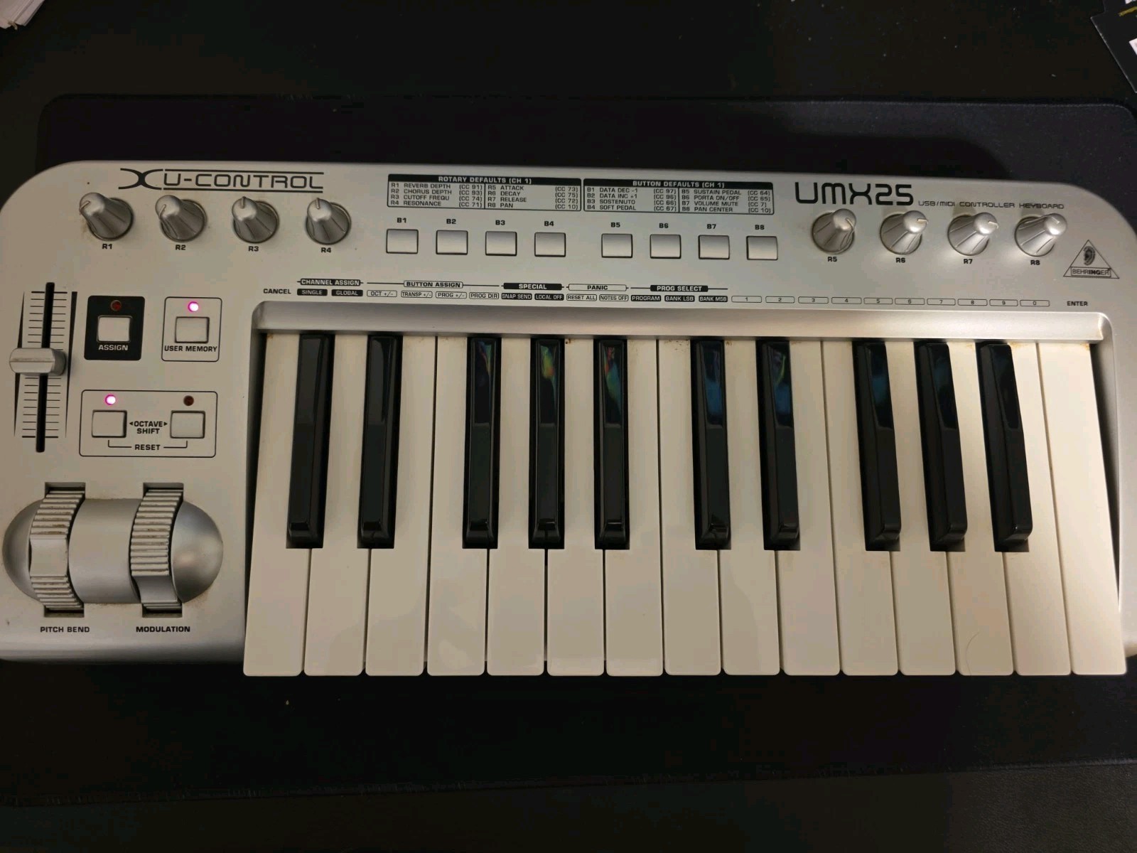 Behringer UMX-25 U-Control MIDI Interface Used Turns On