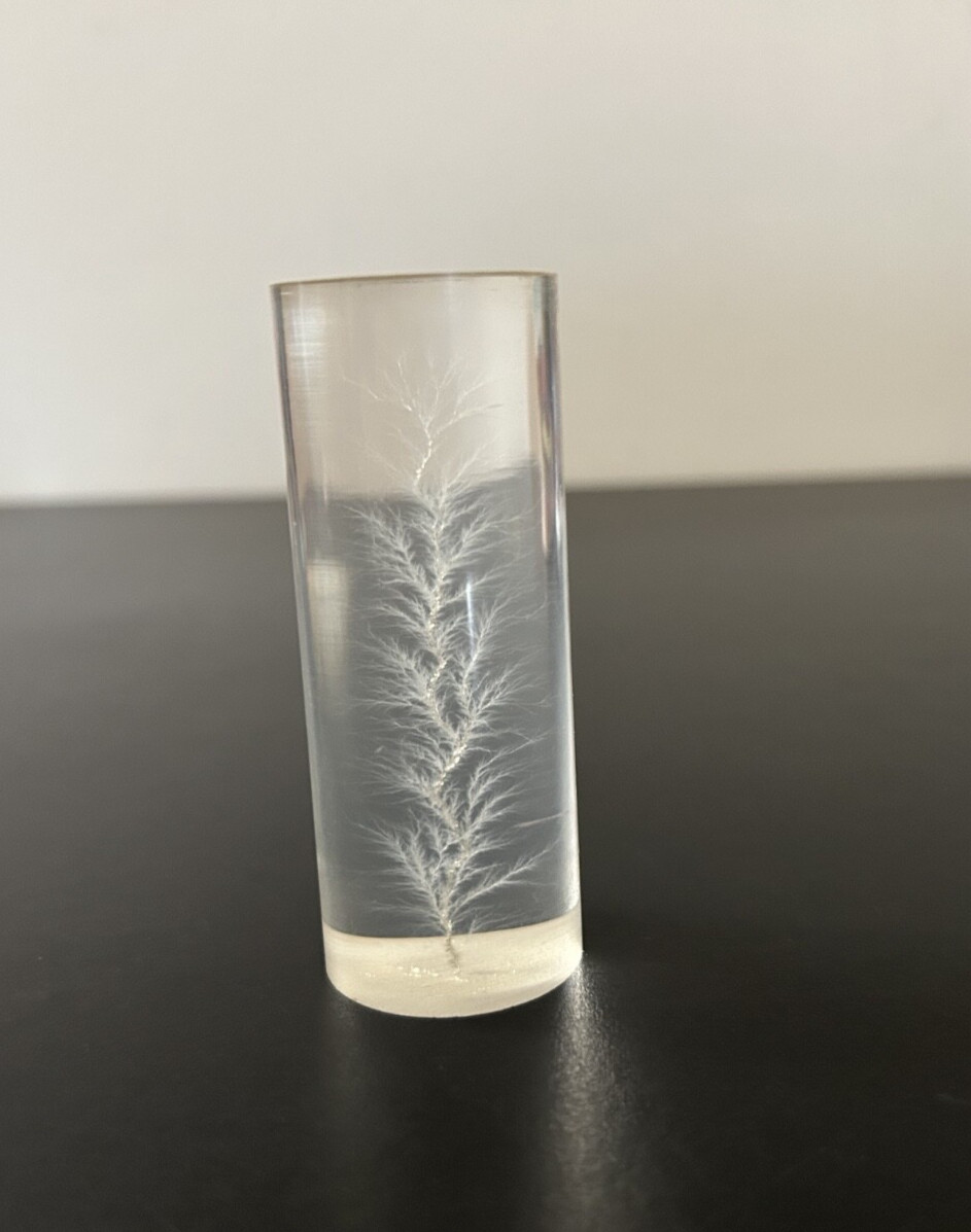 Vintage Lucite Electric Current Display Scuplture 3.5"