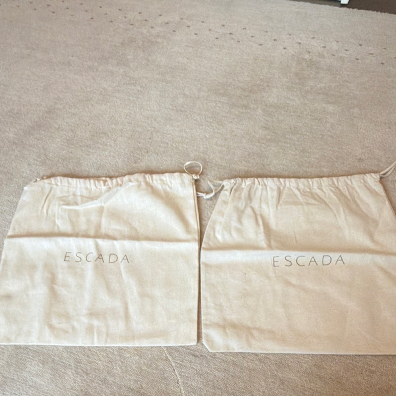 ESCADA Beige Dustbag Women's Solid 2 Piece Set Designer Accent for Handbag