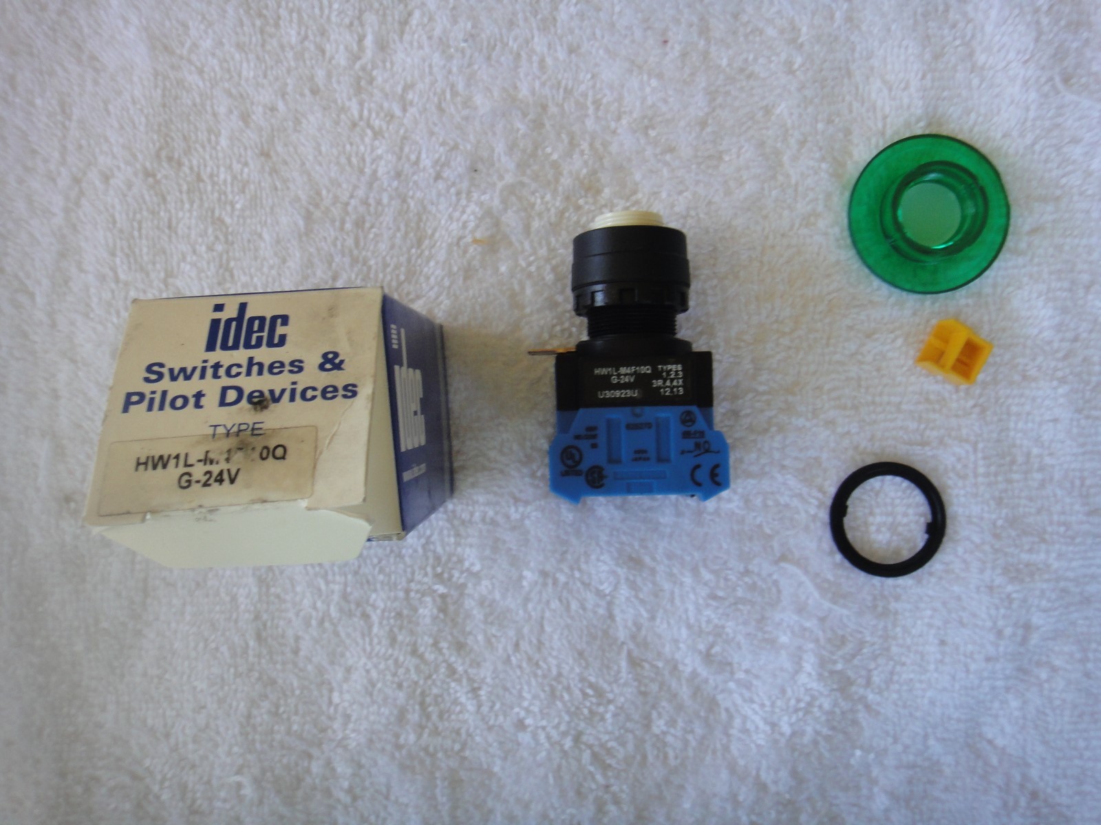 NIB idec Illuminated Pushbutton Green  HW1L--M4F10Q-G-24V    HW1L-M4F10Q G-24V