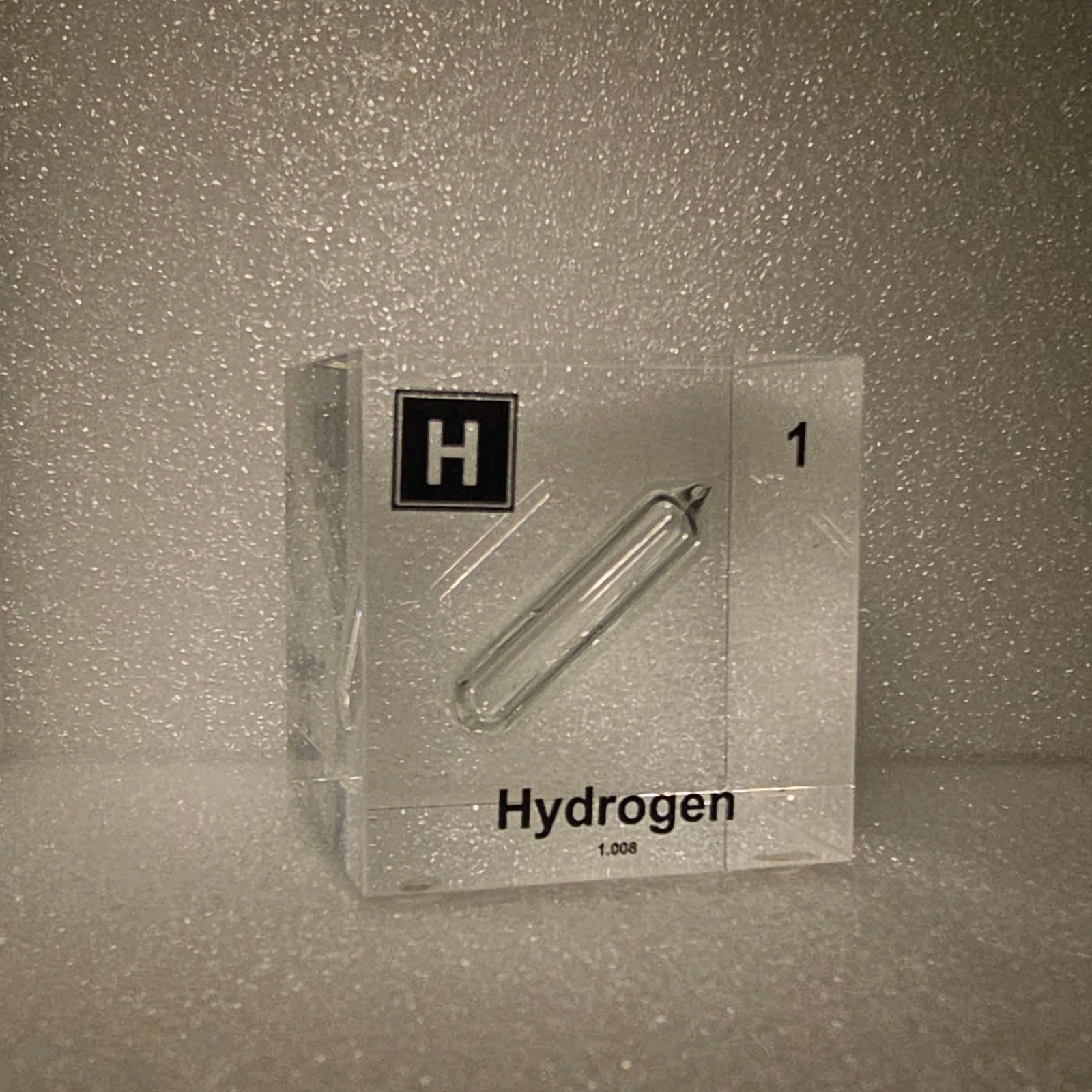 Engineered Labs Hydrogen Element Cube