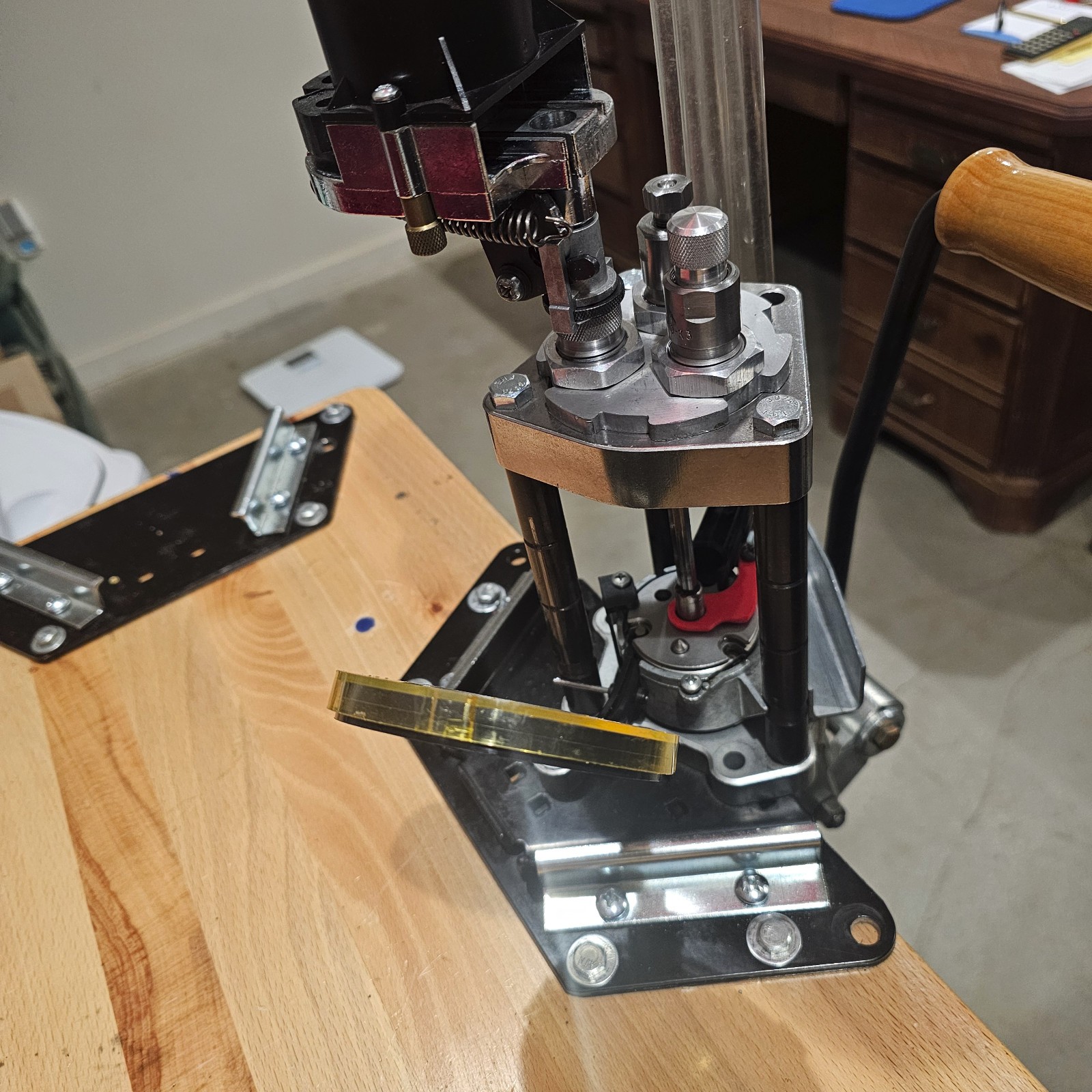 LEE PRECISION PRO 1000 380, 223, 300acc Progressive Reloading Press (NEW STYLE)