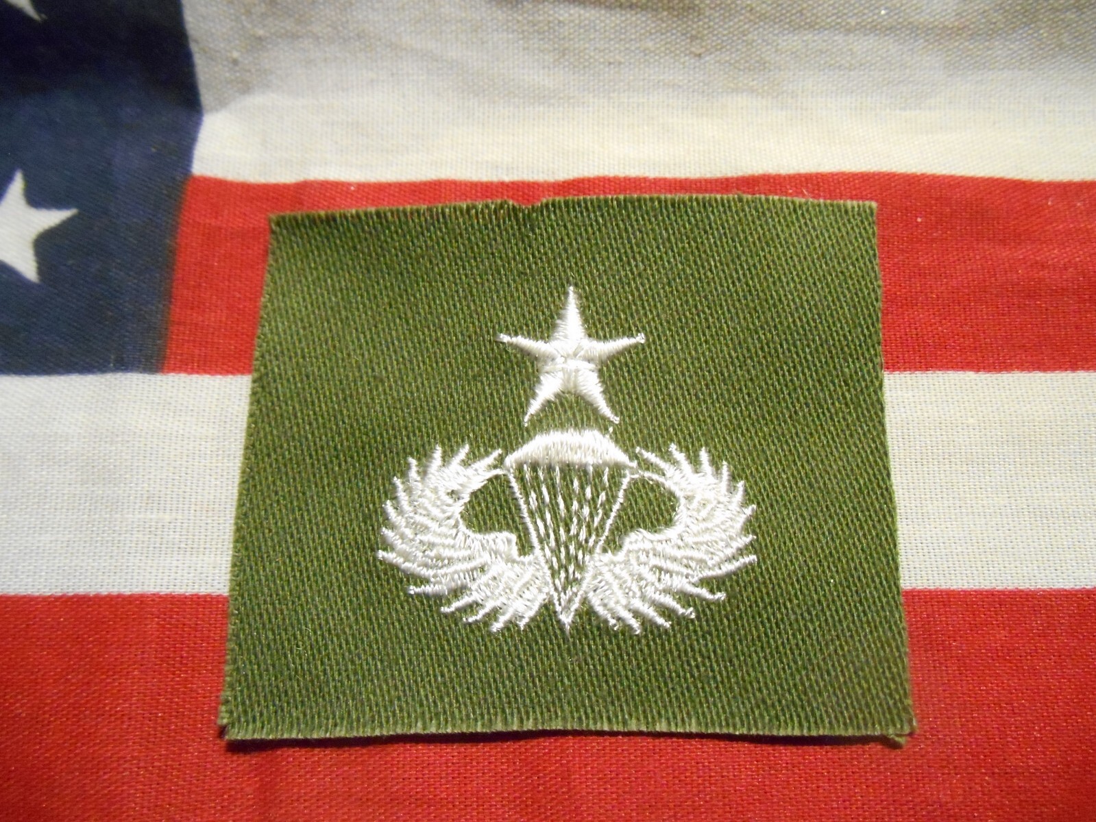 VIETNAM ERA CLOTH SENIOR PARACHUTE BADGE OD CLOTH