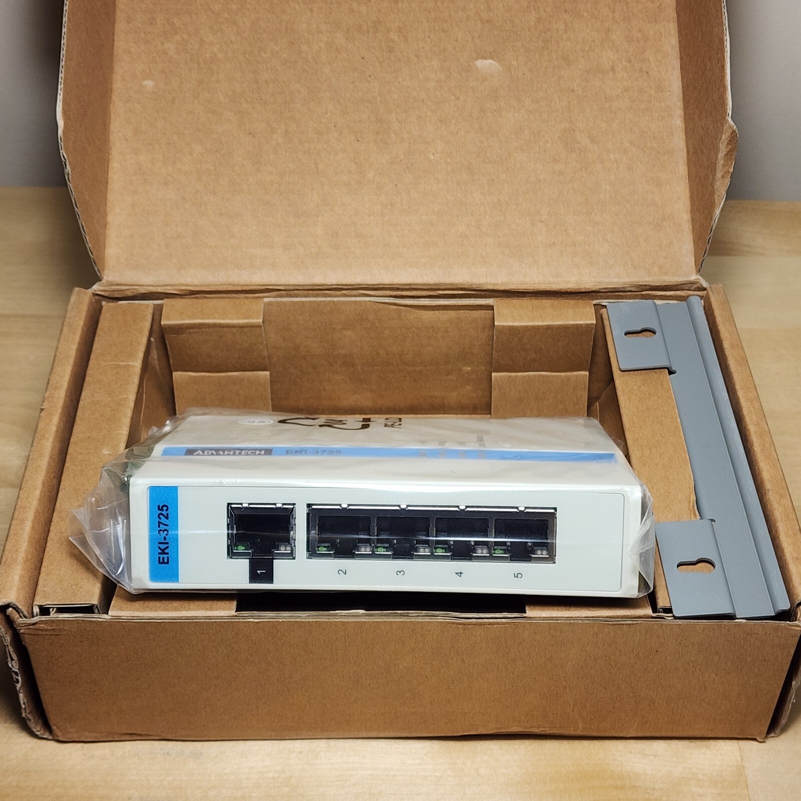 Advantech EKI-3725-AE 5-Port Gigabit Unmanaged Industrial Ethernet Switch