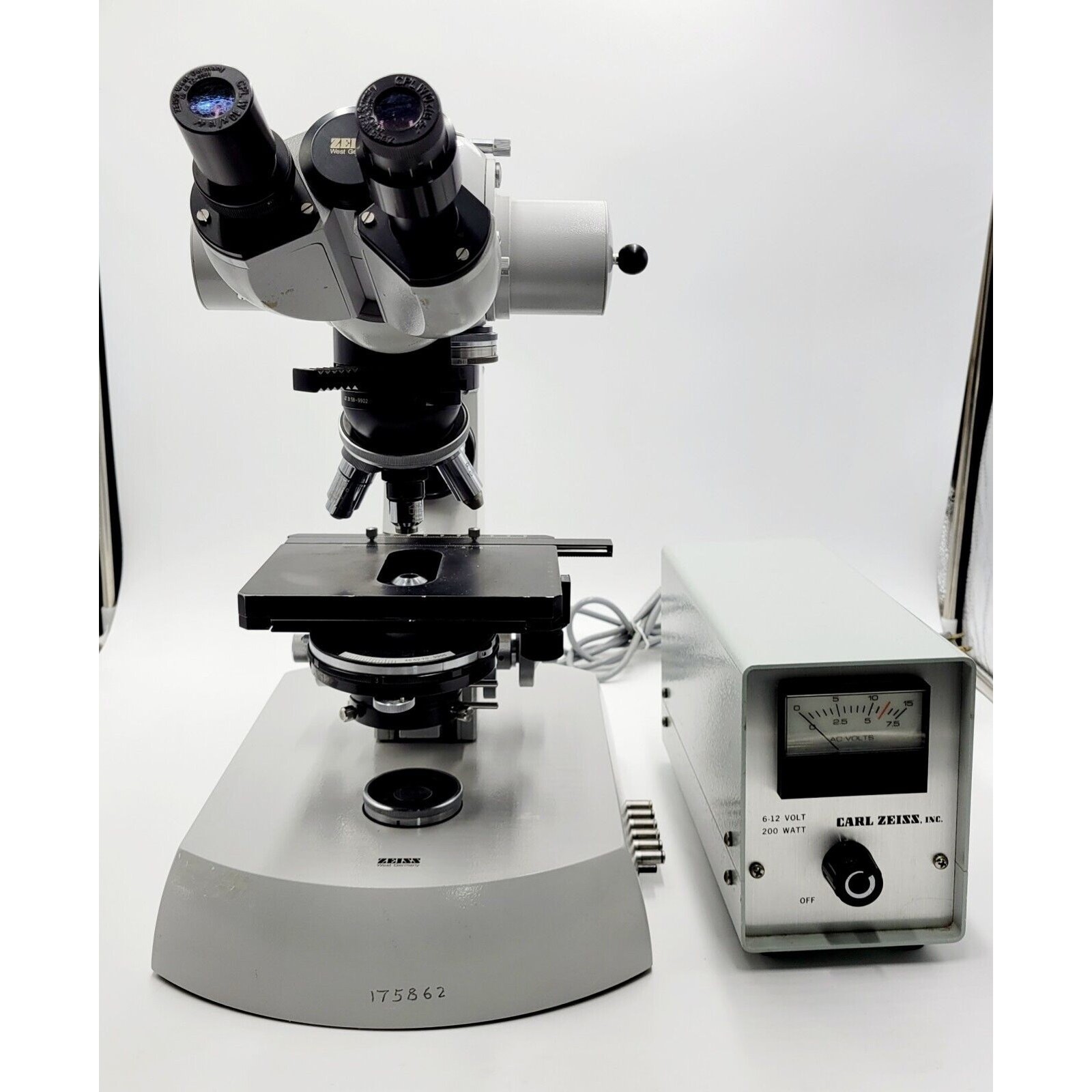 Carl Zeiss Universal Research Microscope W/Objectives & Eyepieces +Power
