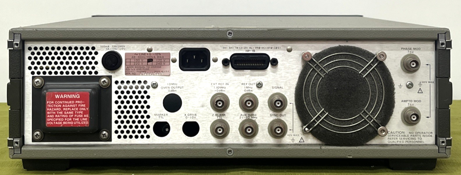 HP (HEWLETT PACKARD) 3325A Synthesizer / Function Generator