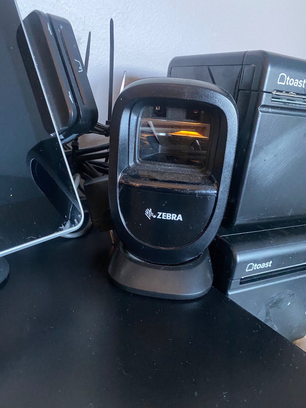 Toast POS System 14" TOUCHSCREEN, Card Reader, ROUTER, 2 PRINTERS, CASH DRAWER