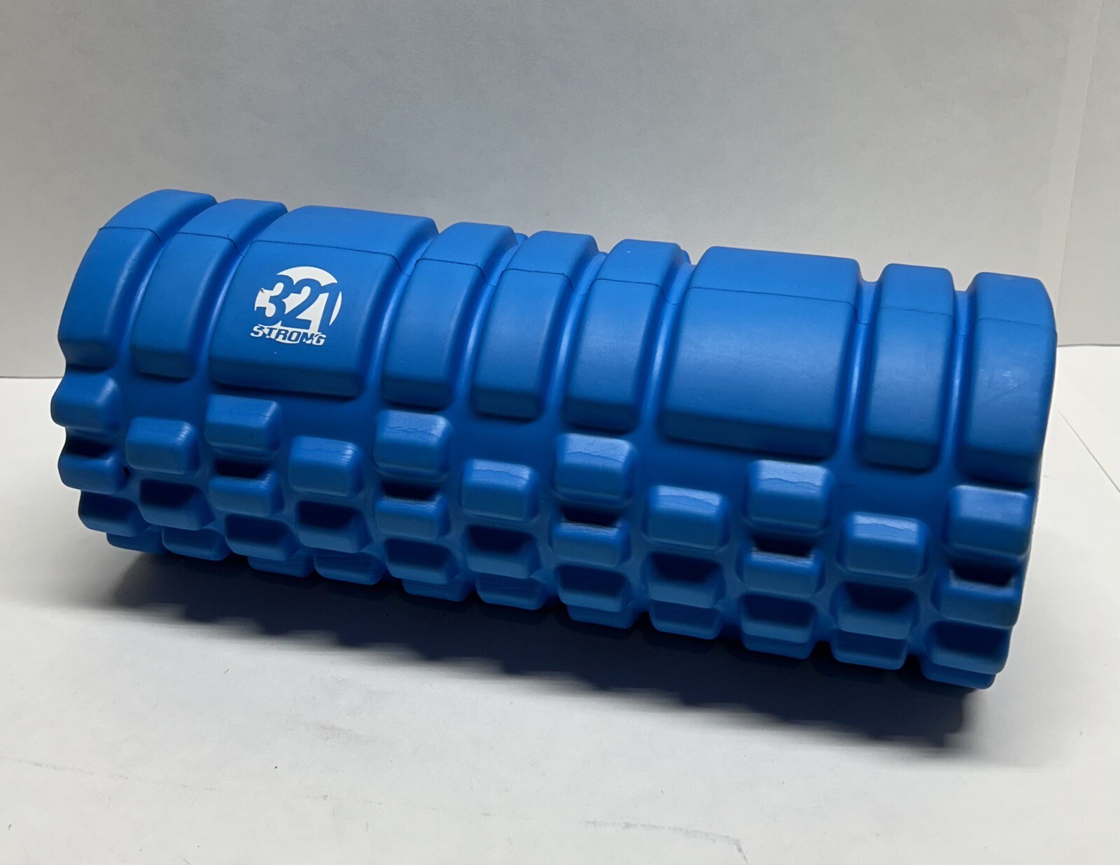 High Density Blue Foam Roller for Muscle Massage/Recovery - EUC
