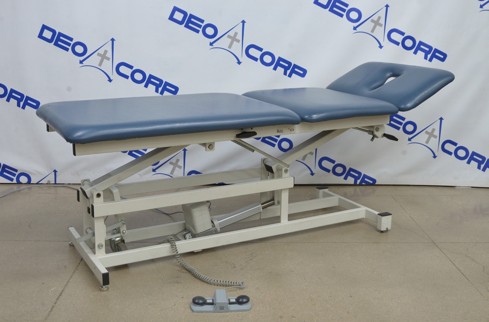 Armedica AM-350 3-Section Hi-Low Treatment Table W/ Footswitch