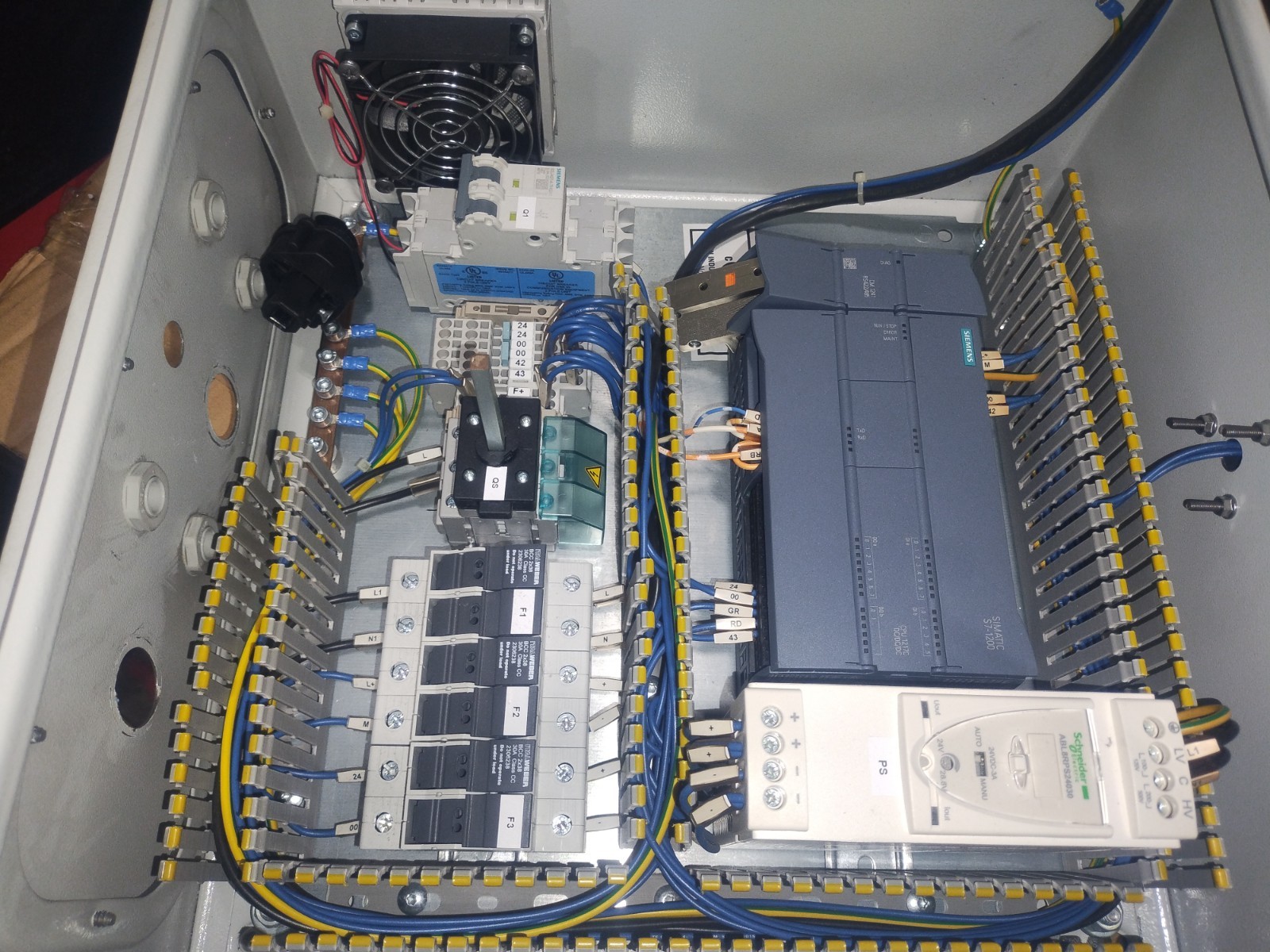 Schneider Electric Control Panel power Controller Used.