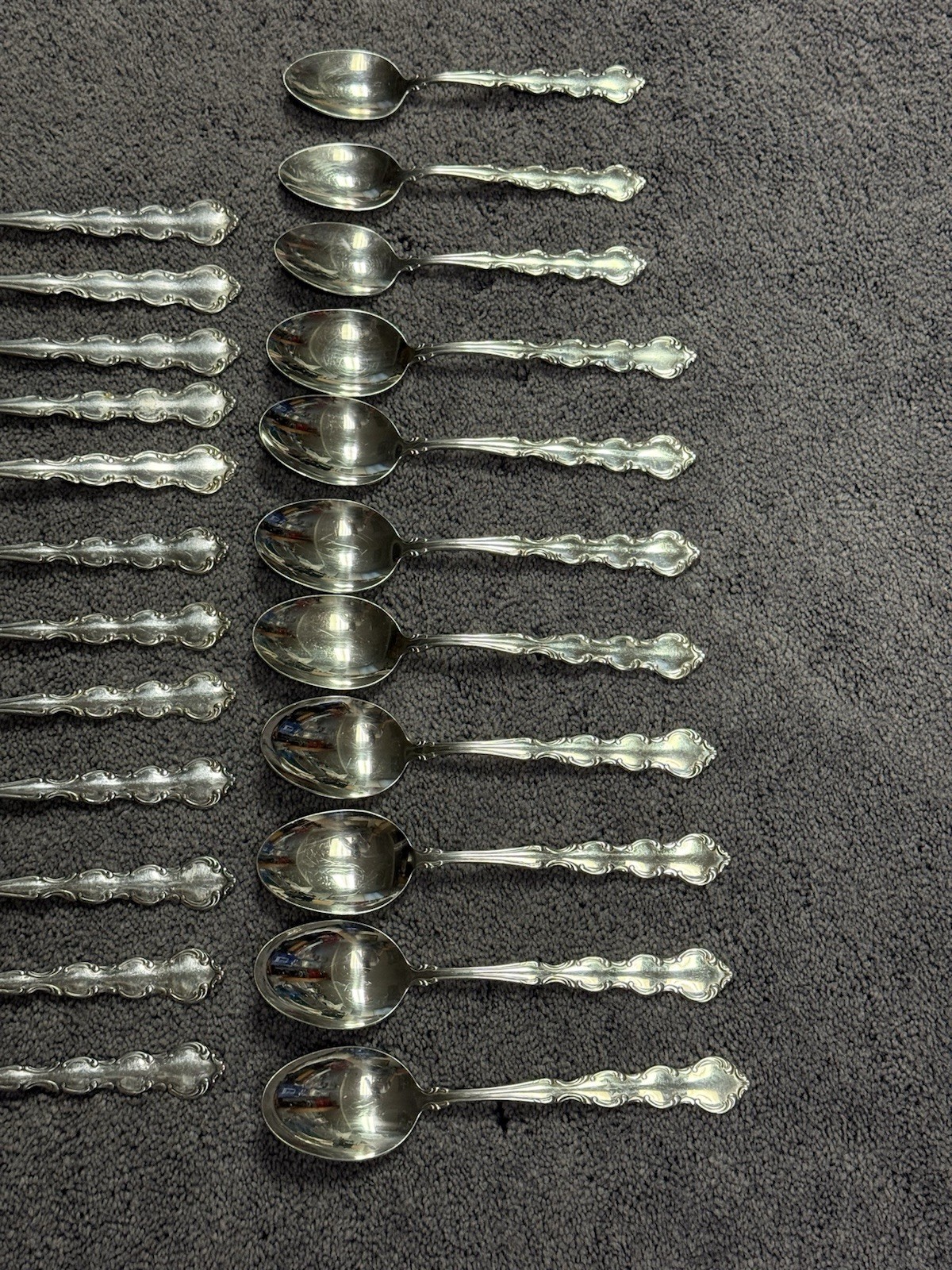 Oneida Deluxe Stainless Flatware Mozart Pattern - 28 Pieces✅