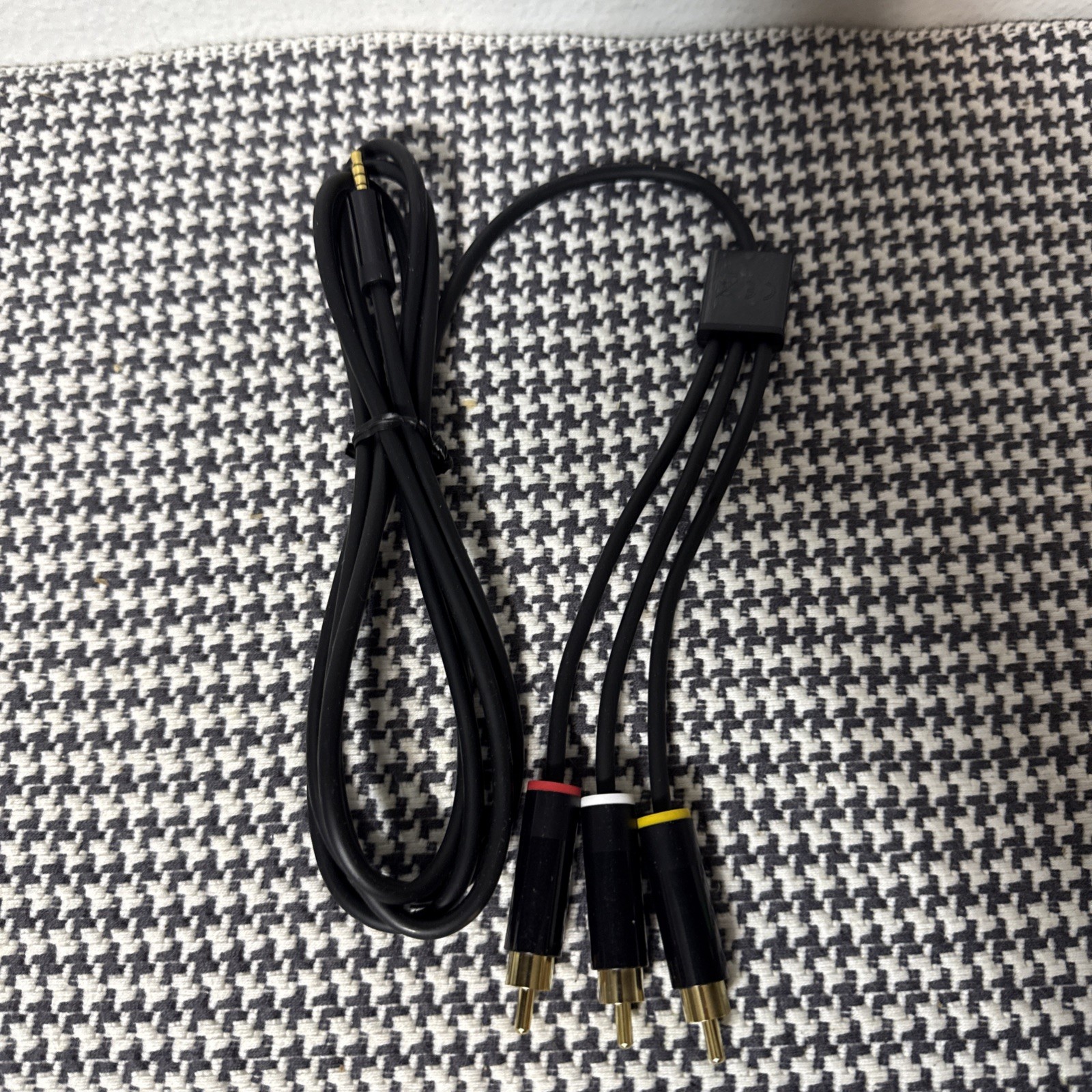 Genuine Microsoft 3.5mm to RCA Composite AV Cable for Xbox 360 E X864963-002