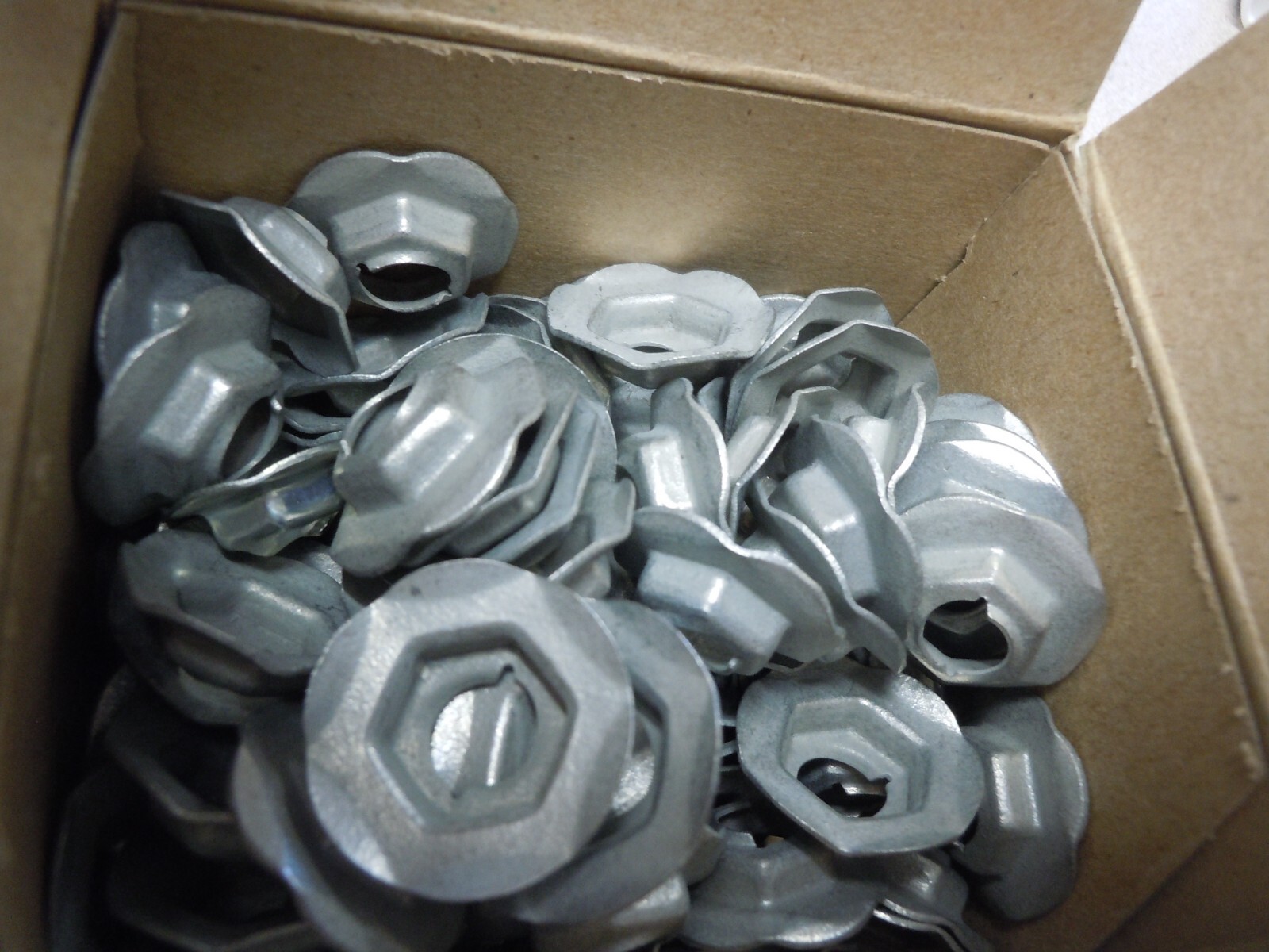 AUVECO 10733 THREAD CUTTING NUT 5/16 STUD SIZE - ZINC QTY 100