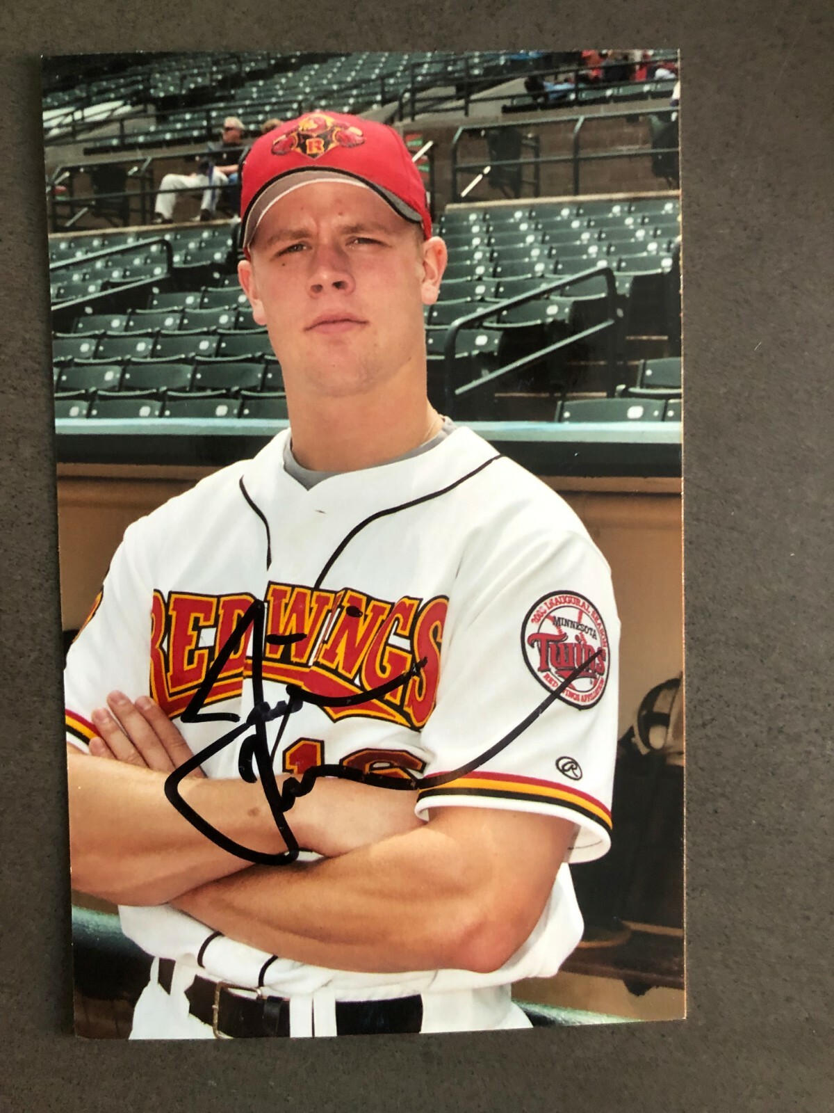 Minnesota Twins JUSTIN MORNEAU autographed 3.5"x5.5" Glossy Photo Red Wings