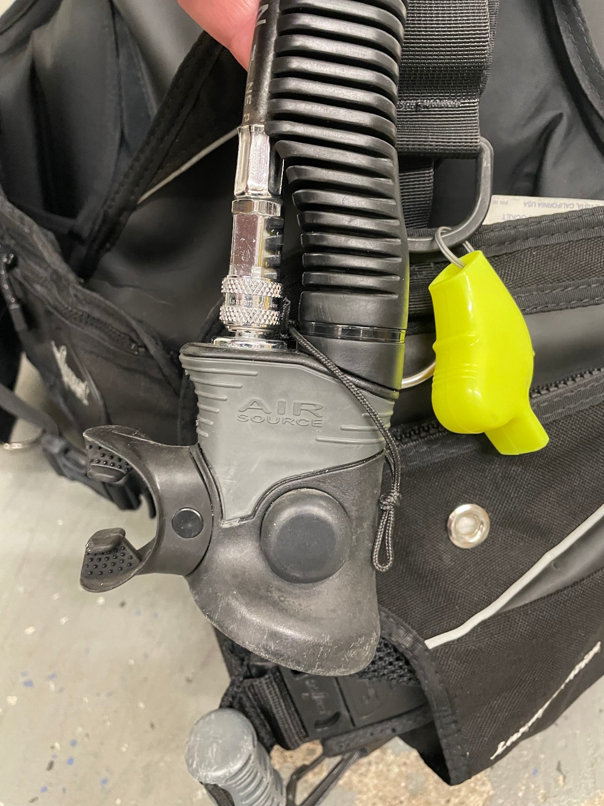 SeaQuest ML Scuba Diving BCD Buoyancy Compensator w/AirSource USED