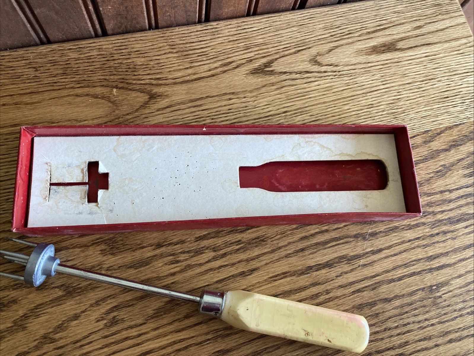 ICE CHIPPER-(Vintage) Chip Chop Ice Cube Crusher W/box