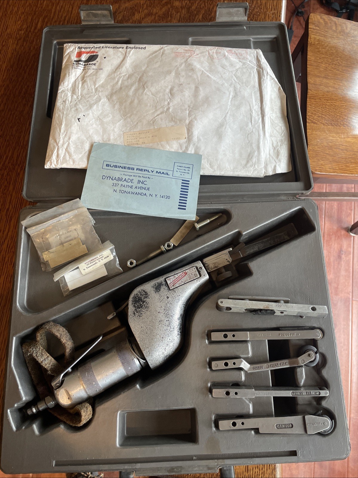 USED DYNABRADE DYNAFILE MODEL  55L Pneumatic Tool Dyna-File With Case