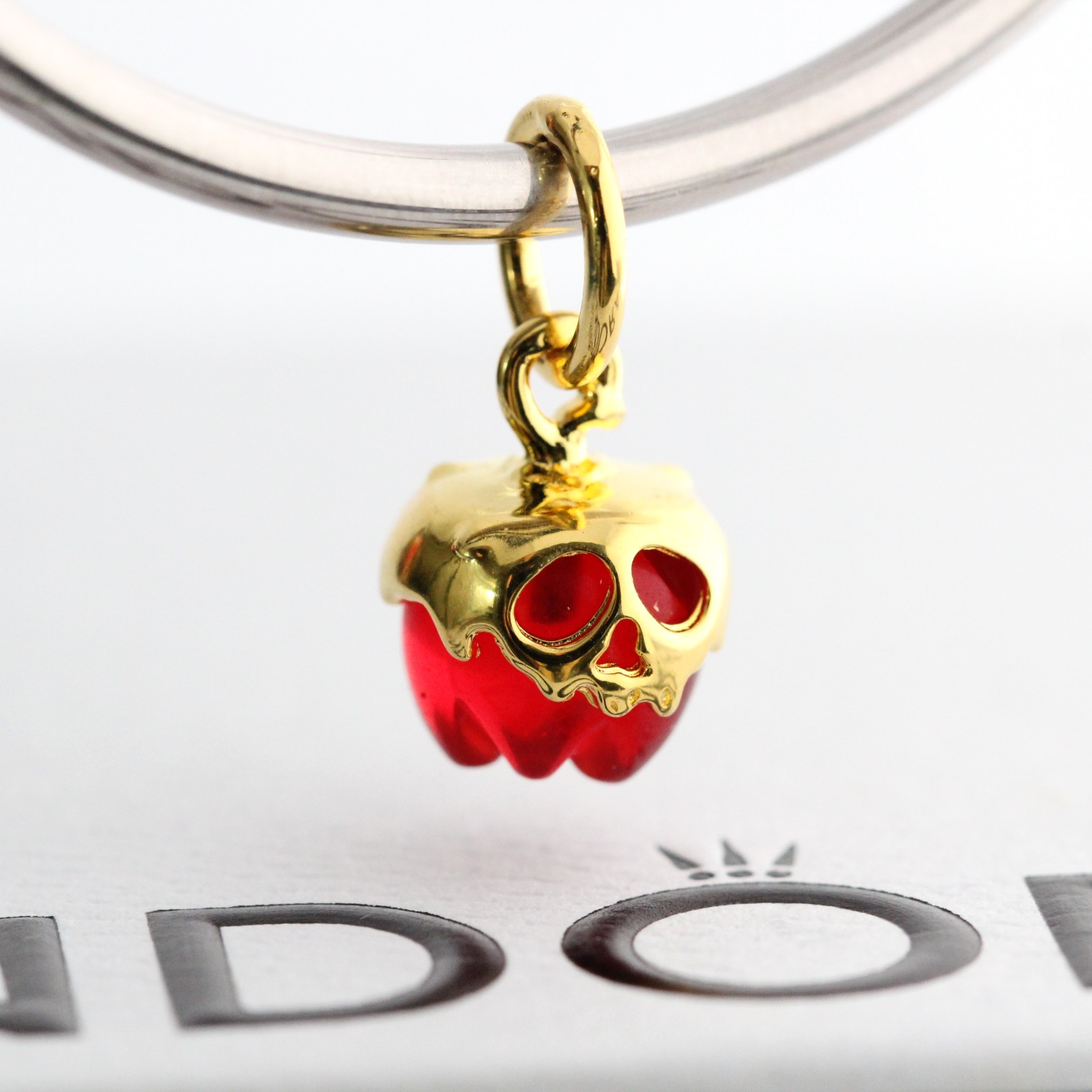 New Pandora Disney Villains Evil Queen Poison Apple Charm Pendant