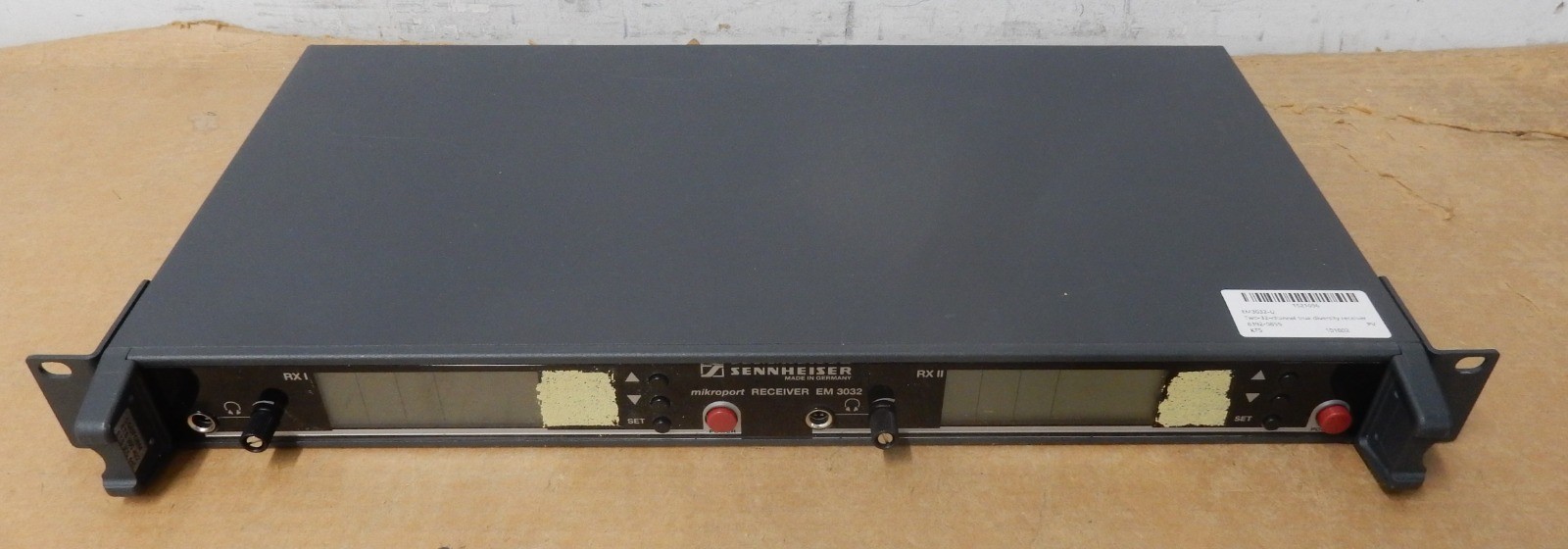 SENNHEISER	EM3032-U Two-32-channel True Diversity Receiver - No Antenna
