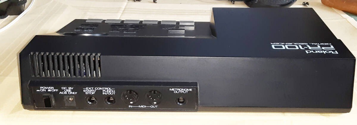 ROLAND PR-100 DIGITAL MIDI SEQUENCER