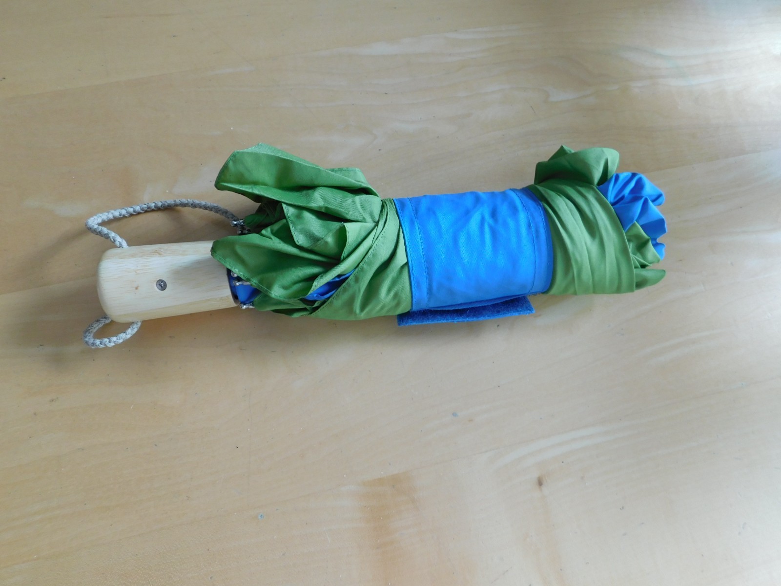 UMBRELLA Compact One Touch Automatic Open Folding Green & Blue Wooden Handle