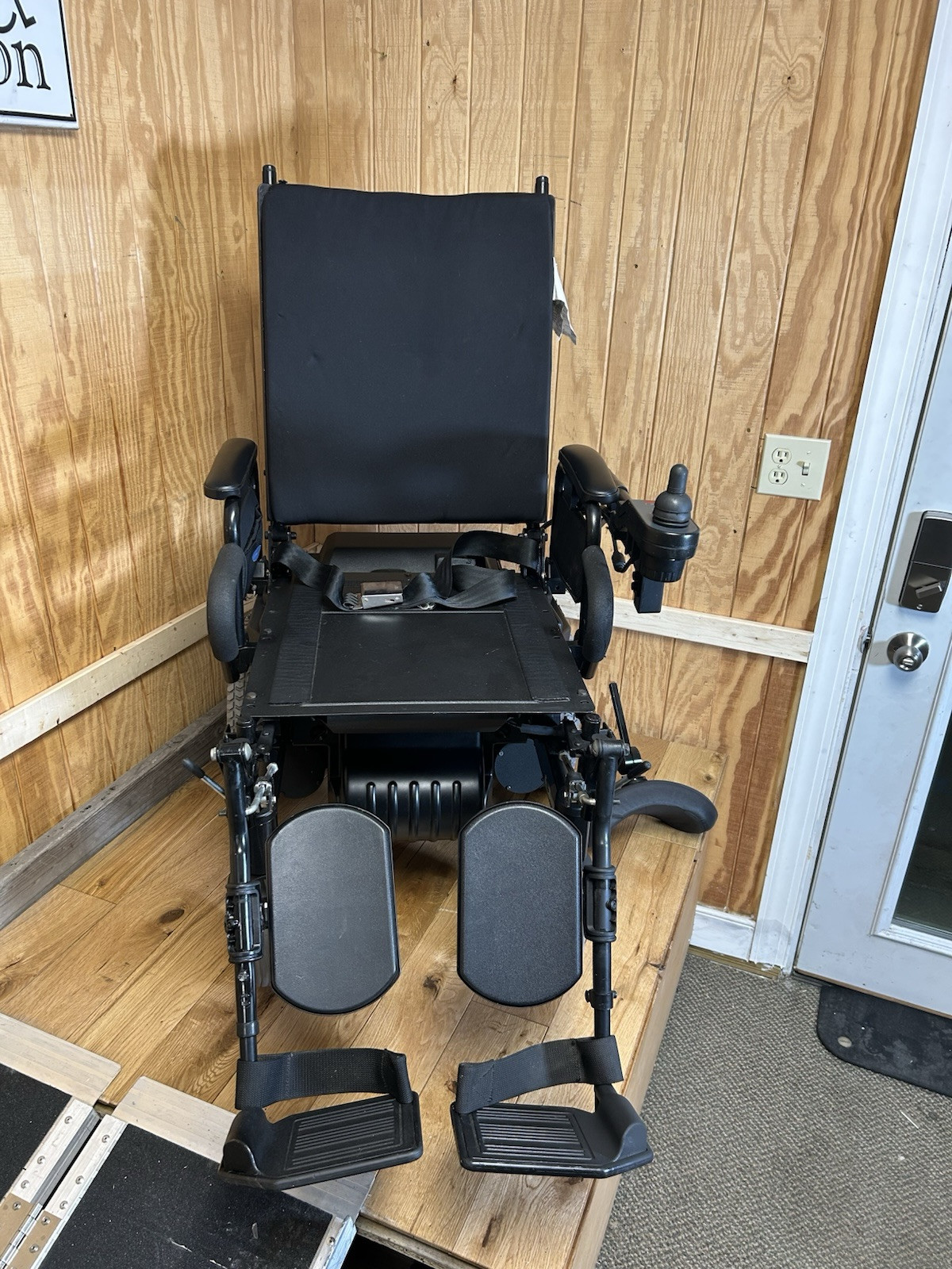 Invacare Storm Torque SP Power Wheelchair W/Tilt 18” x 18”