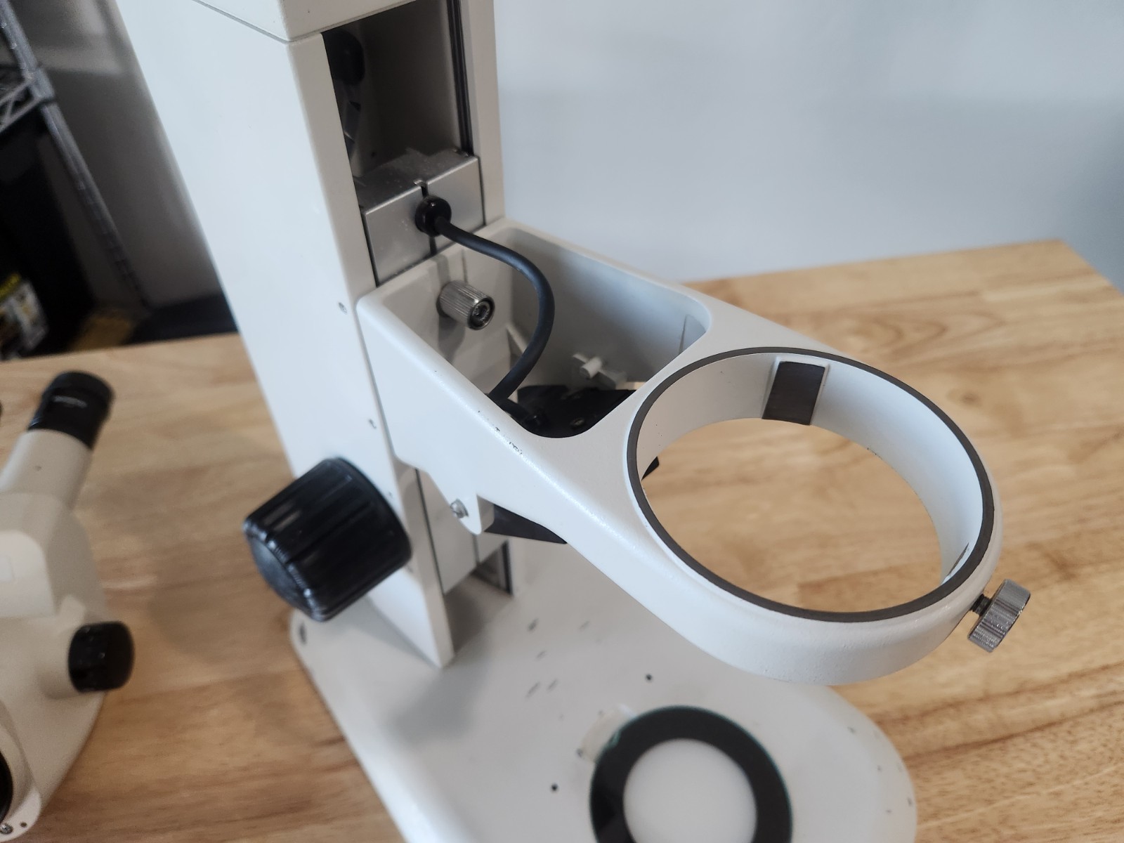 Nikon C-LEDS Microscope Stand With Olympus SZ3060 Stereo Microscope