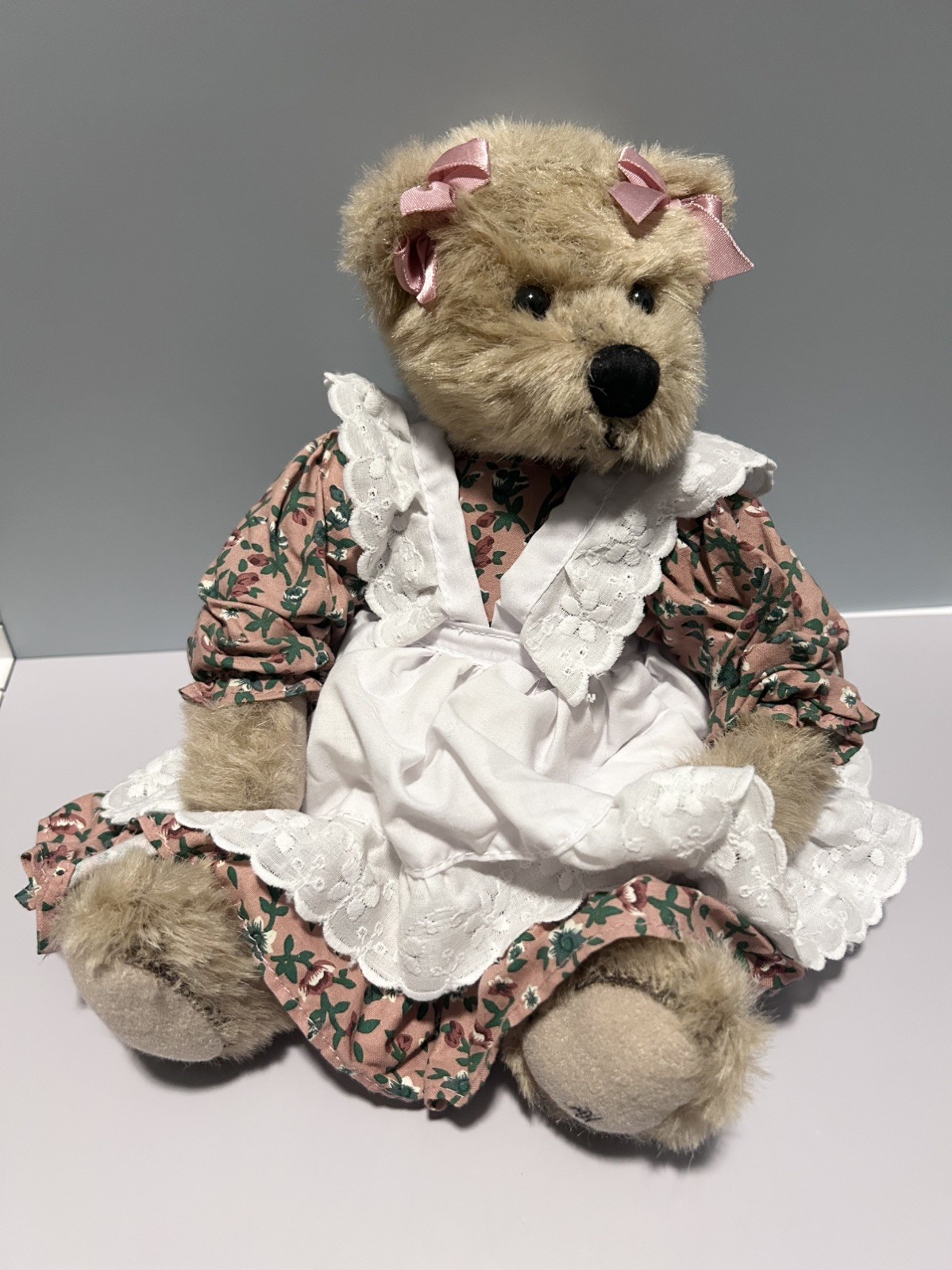 GANZ COTTAGE COLLECTIBLES - MARY HOLSTAD - 12" BEAR - AMANDA