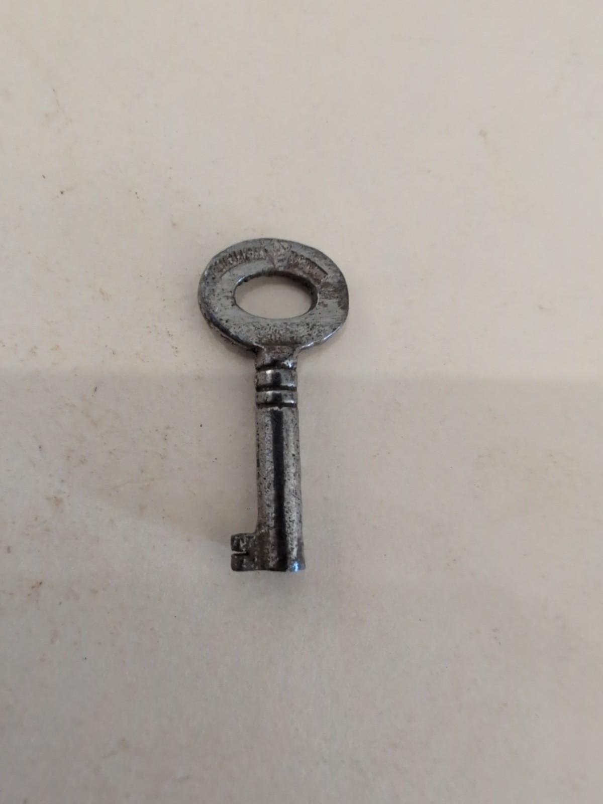 Vintage Steamer Dispenser Case Key Flat Skeleton English Mane Key.
