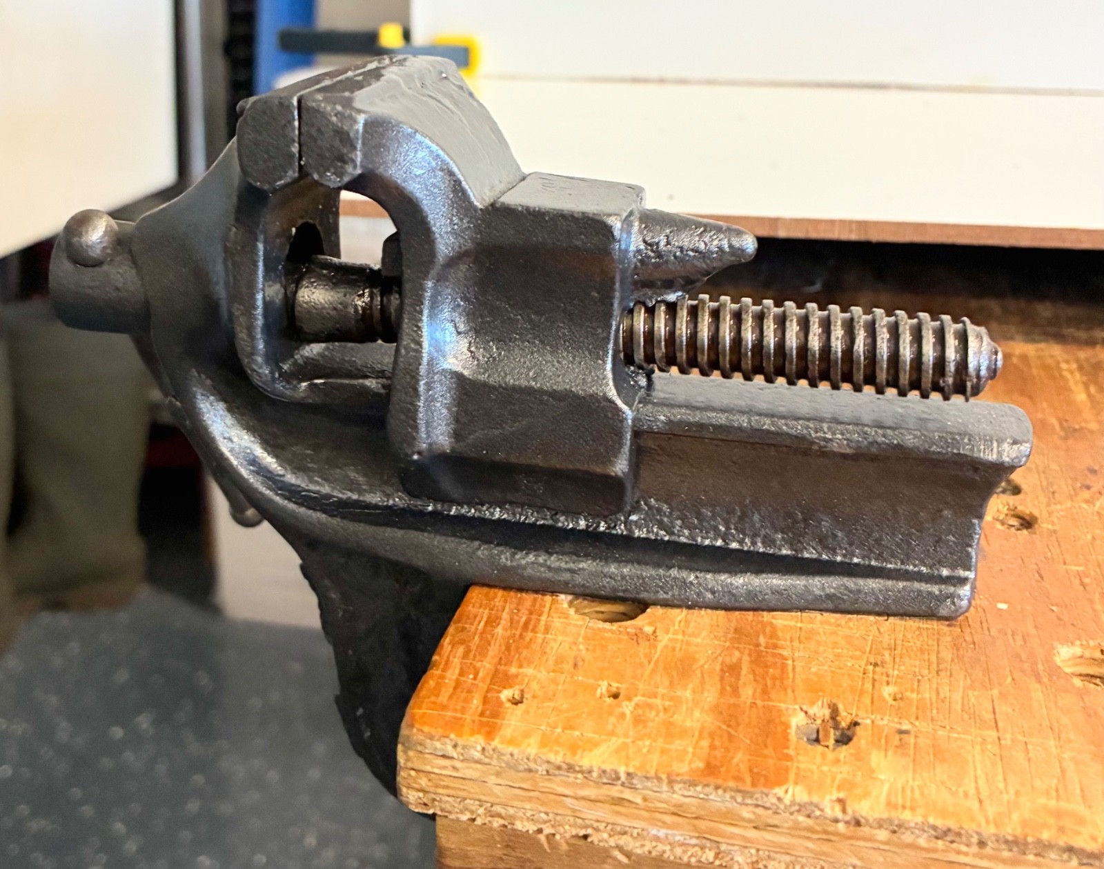 2" Slide & Rail Clamp On  Vise Fishtail Screw Mount Jaws Open 3" Refurbished
