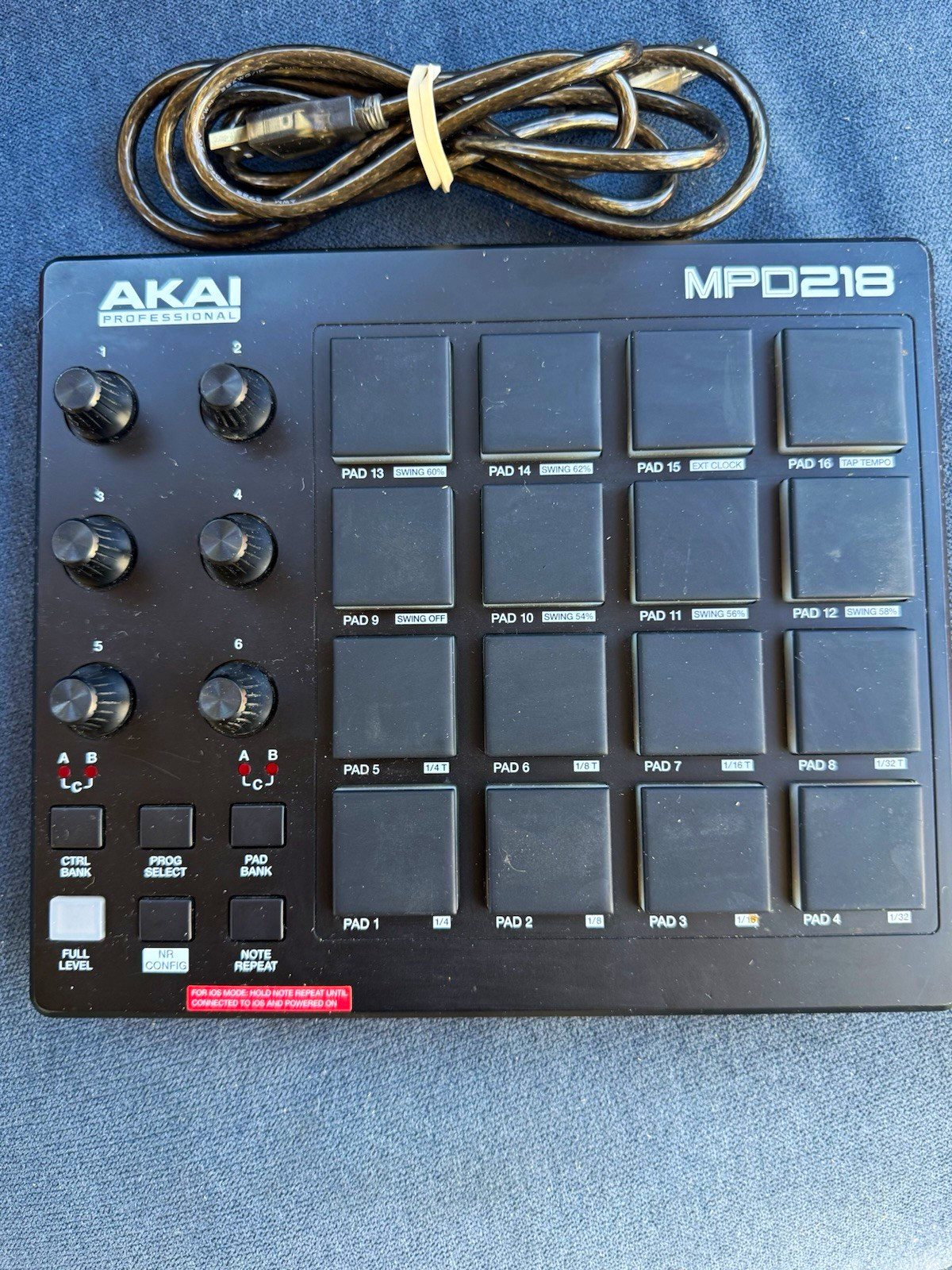Akai Professional MPD218 16-Pad USB MIDI Pad Controller w/ USB Cable