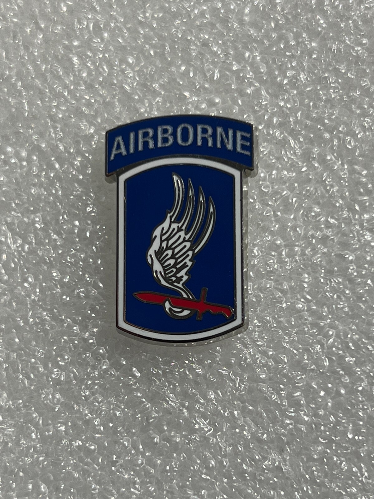 173RD AIRBORNE "SKY SOLDIERS" HAT/LAPEL PIN MEASURES 1 & 1/8TH INCHES (EE P14659