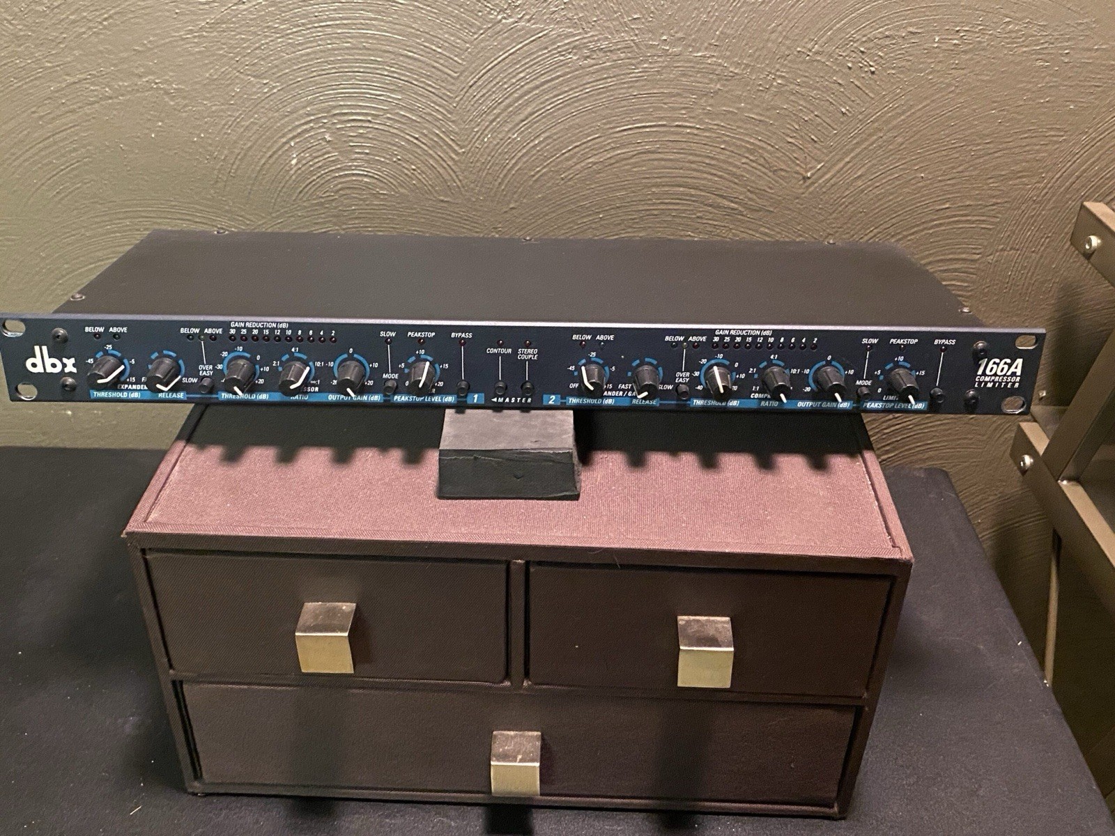 DBX 166A 2-Channel Compressor/Limiter