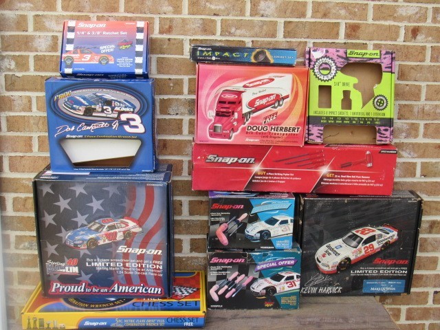 SNAP-ON TOOLS SCREWDRIVER ETC. DISPLAY BOX 12 BOXES GARAGE MAN CAVE NO TOOLS