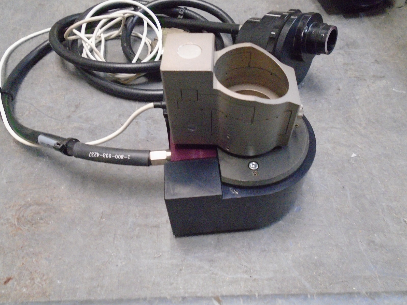 VDS Vosskuhler CCD-1300B scan camera with attachment