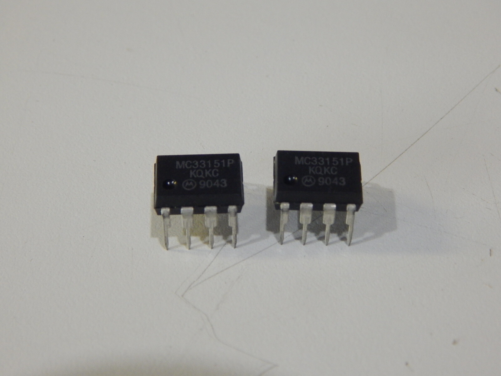 MOTOROLA MC33151P GATE DRVR LOW-SIDE 8 PIN DIP IC - LOT OF 2 IC'S -USA FAST SHIP